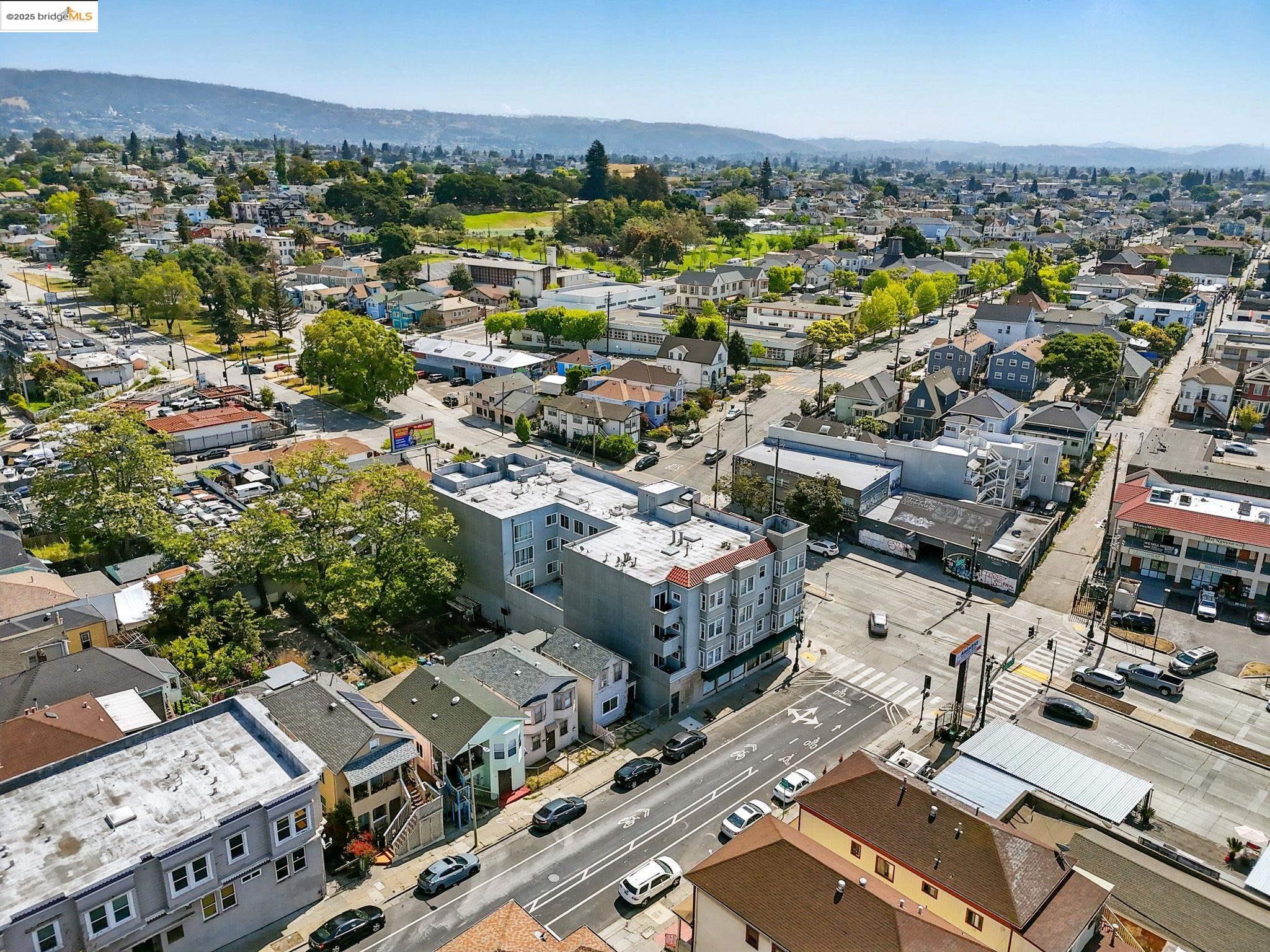 Detail Gallery Image 22 of 24 For 1515 14th Ave #201,  Oakland,  CA 94606 - 3 Beds | 2 Baths