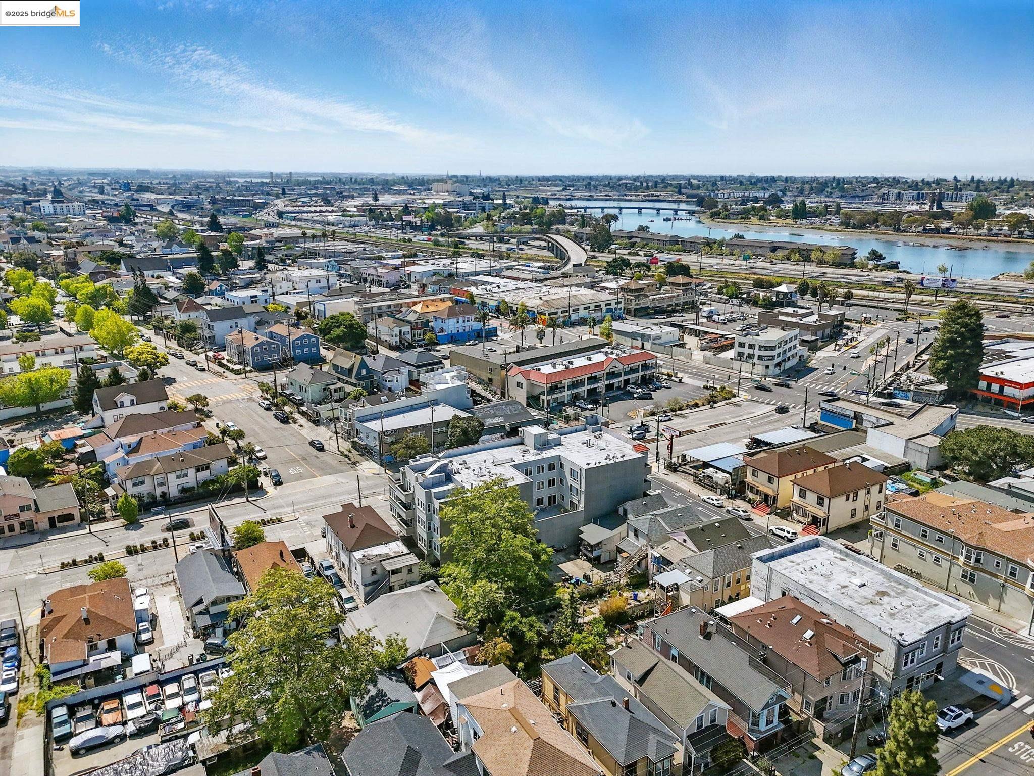 Detail Gallery Image 23 of 24 For 1515 14th Ave #201,  Oakland,  CA 94606 - 3 Beds | 2 Baths