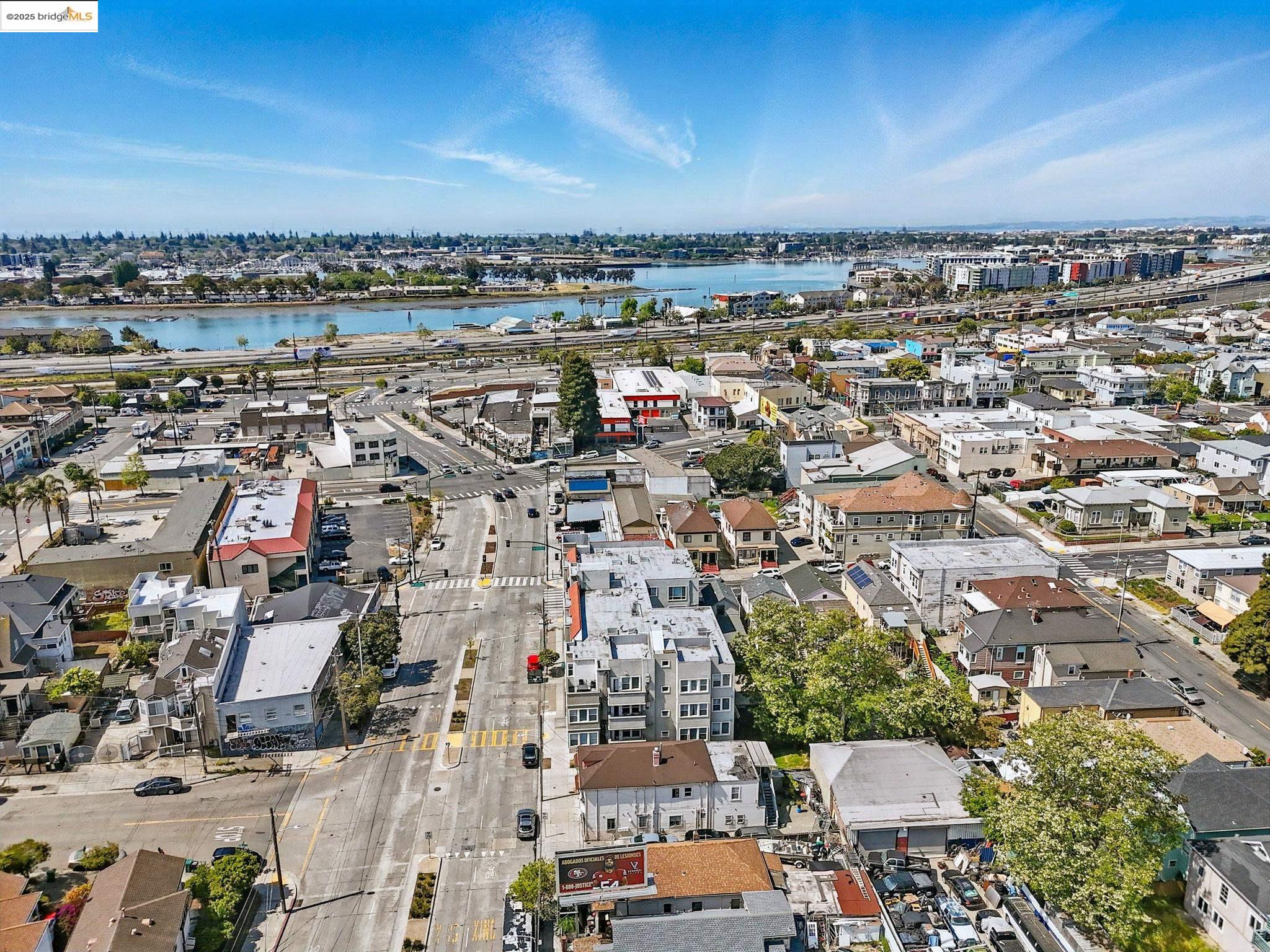 Detail Gallery Image 24 of 24 For 1515 14th Ave #201,  Oakland,  CA 94606 - 3 Beds | 2 Baths