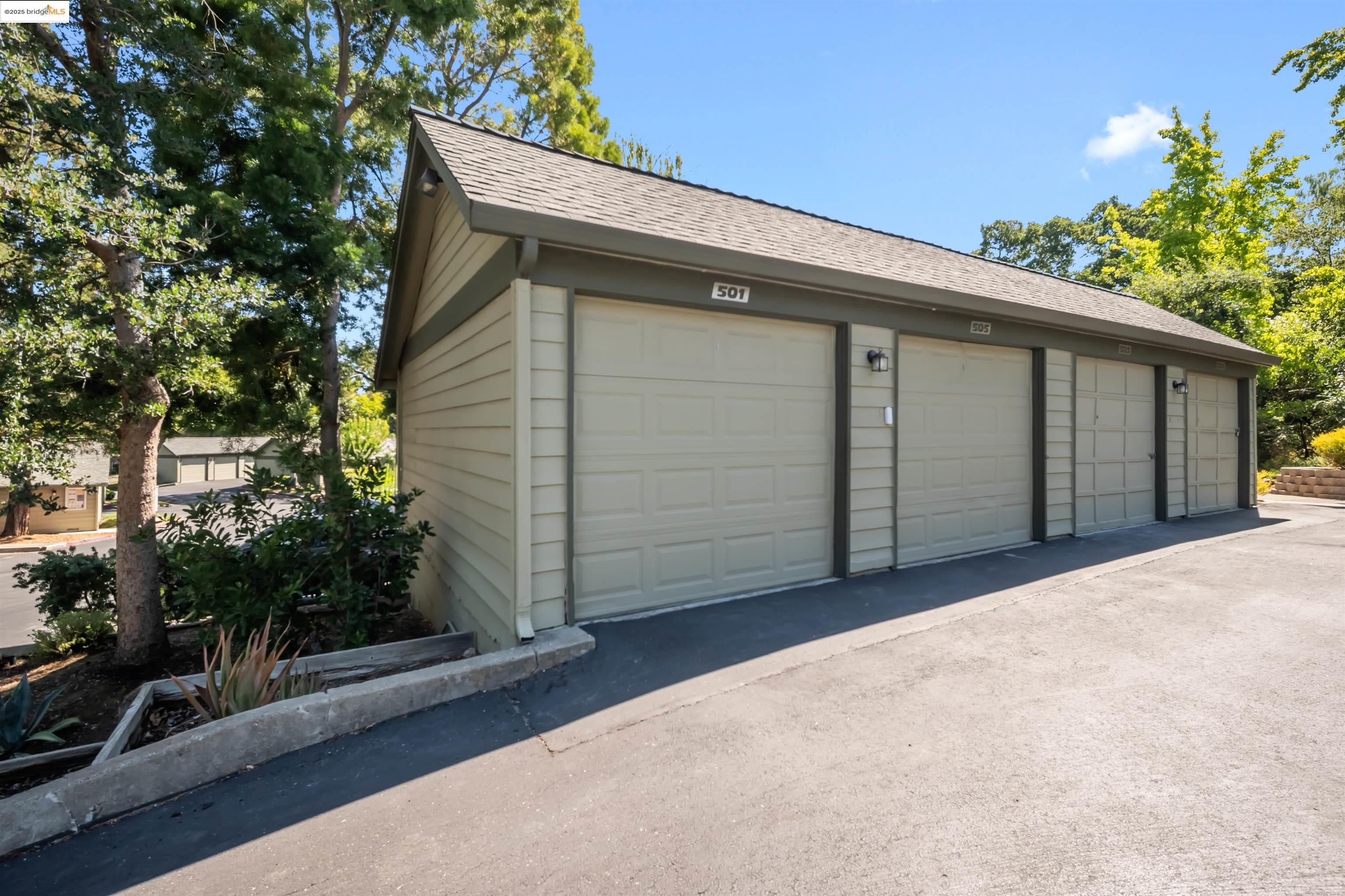 Detail Gallery Image 2 of 31 For 500 Suntree Ln #501,  Pleasant Hill,  CA 94523 - 3 Beds | 2 Baths