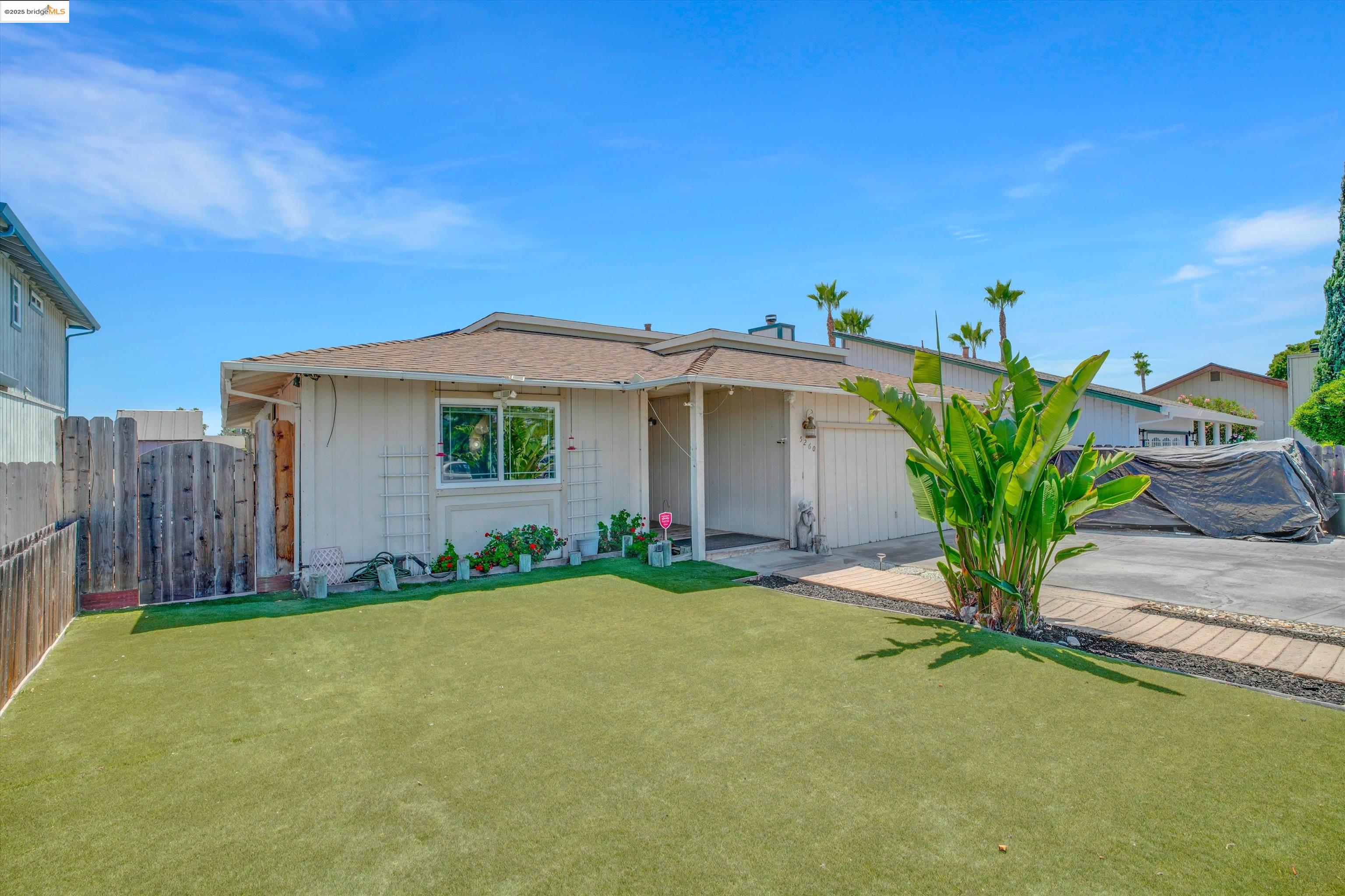 Detail Gallery Image 2 of 38 For 5260 Laguna Ct, Discovery Bay,  CA 94505 - 3 Beds | 2 Baths