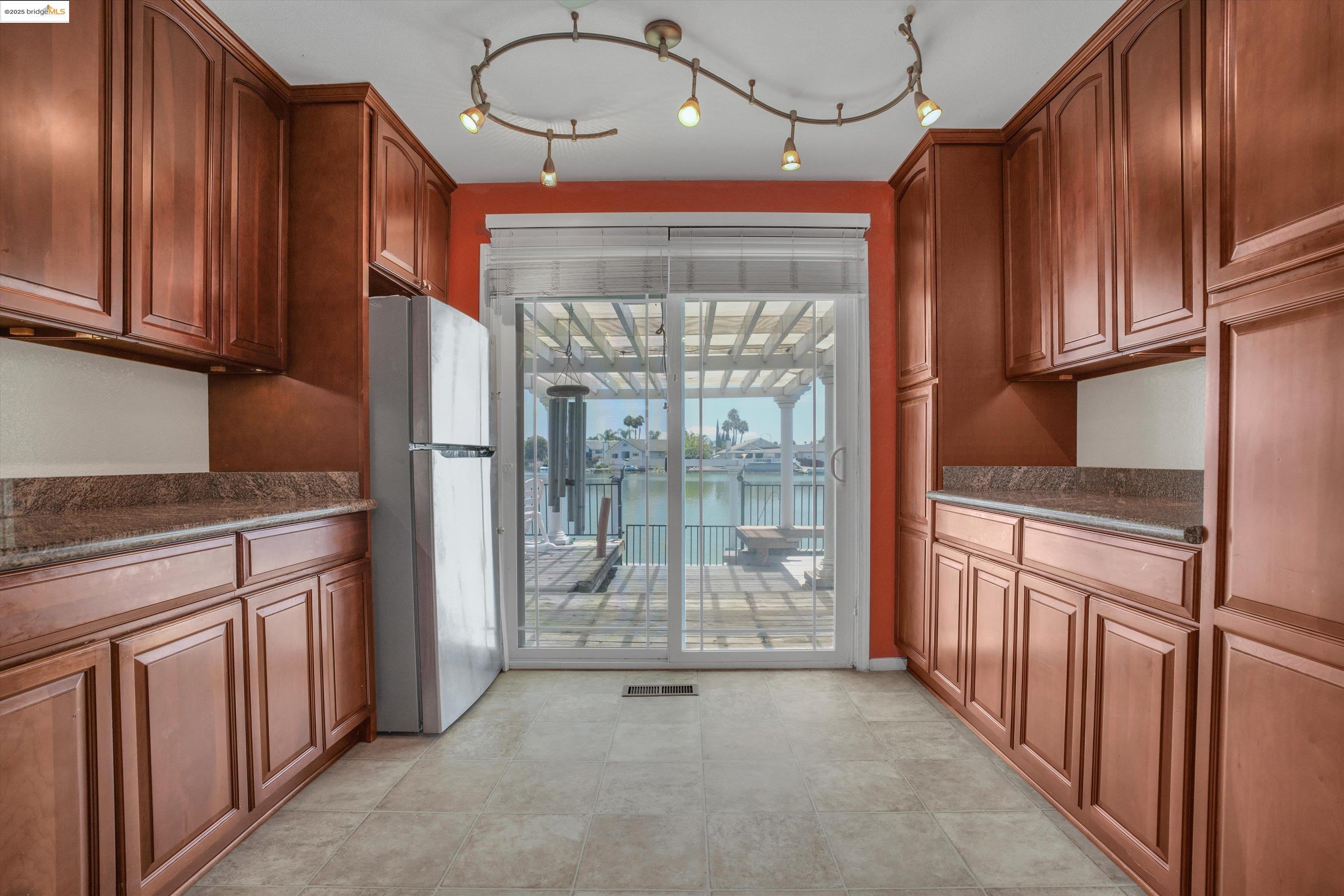 Detail Gallery Image 14 of 38 For 5260 Laguna Ct, Discovery Bay,  CA 94505 - 3 Beds | 2 Baths