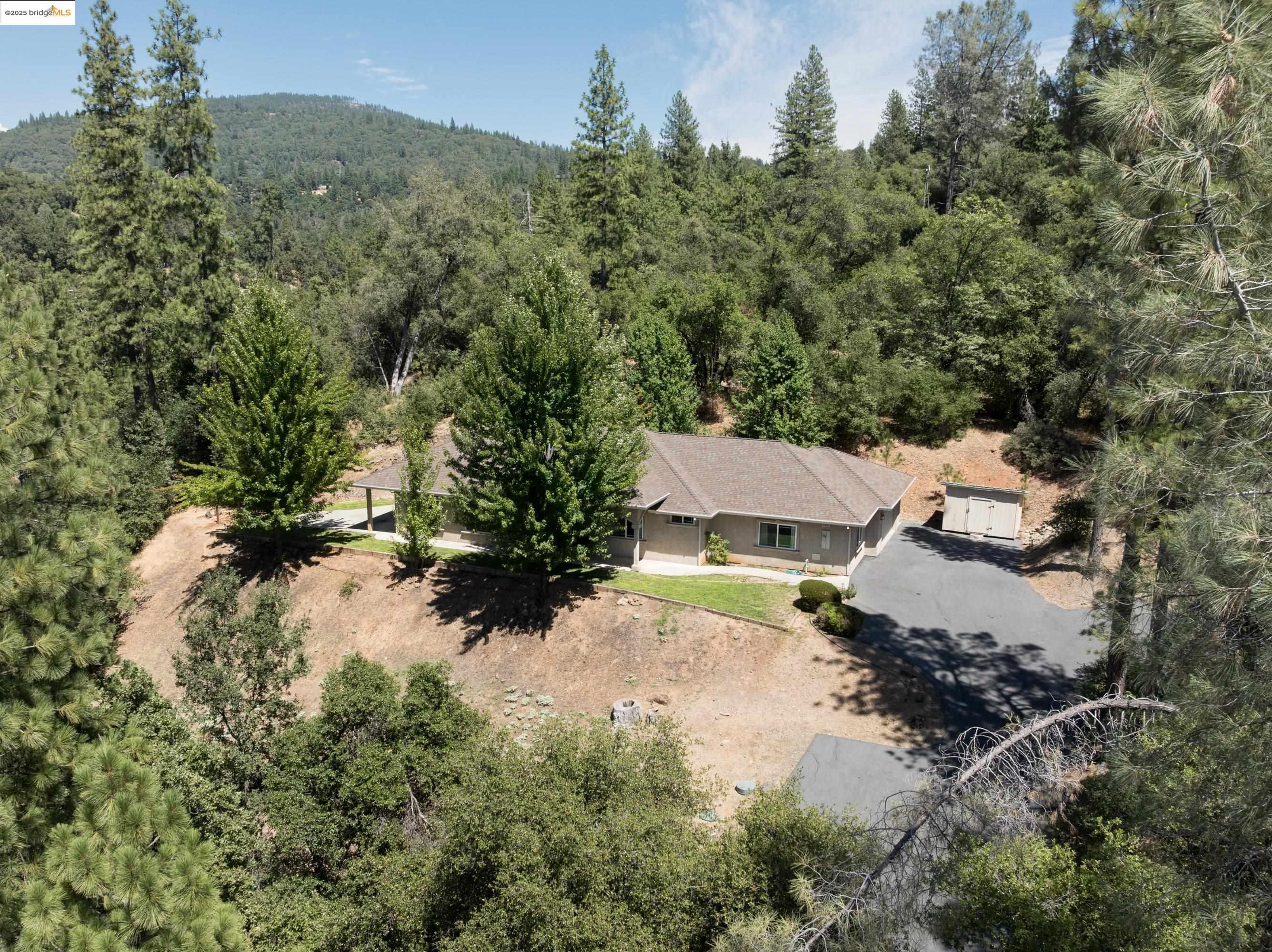 Detail Gallery Image 1 of 25 For 20245 N Tuolumne Rd, Tuolumne,  CA 95379 - 3 Beds | 3 Baths