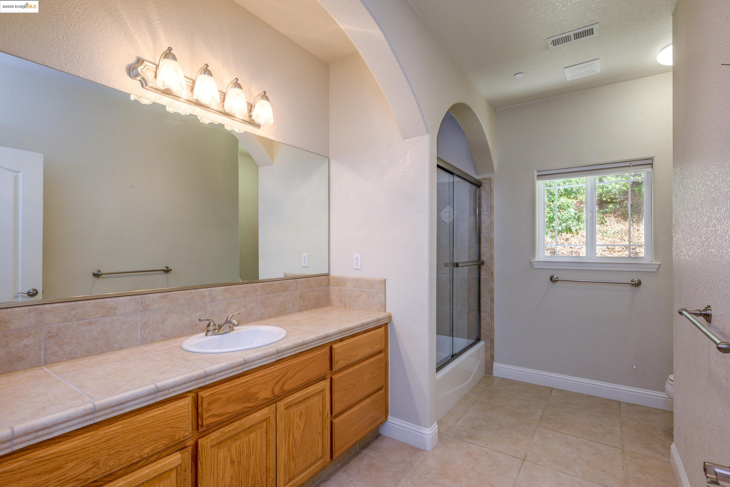 Detail Gallery Image 15 of 25 For 20245 N Tuolumne Rd, Tuolumne,  CA 95379 - 3 Beds | 3 Baths