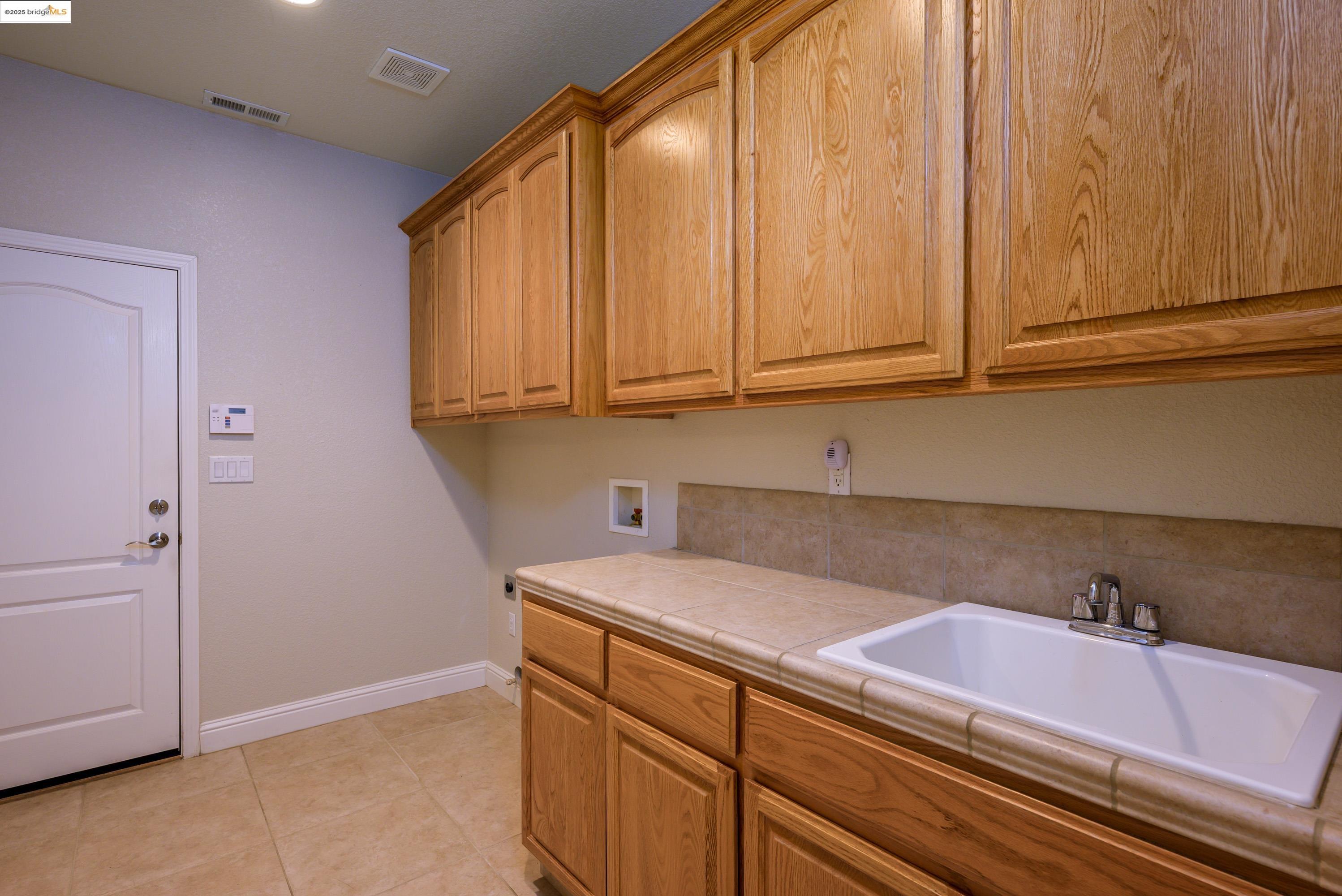 Detail Gallery Image 17 of 25 For 20245 N Tuolumne Rd, Tuolumne,  CA 95379 - 3 Beds | 3 Baths