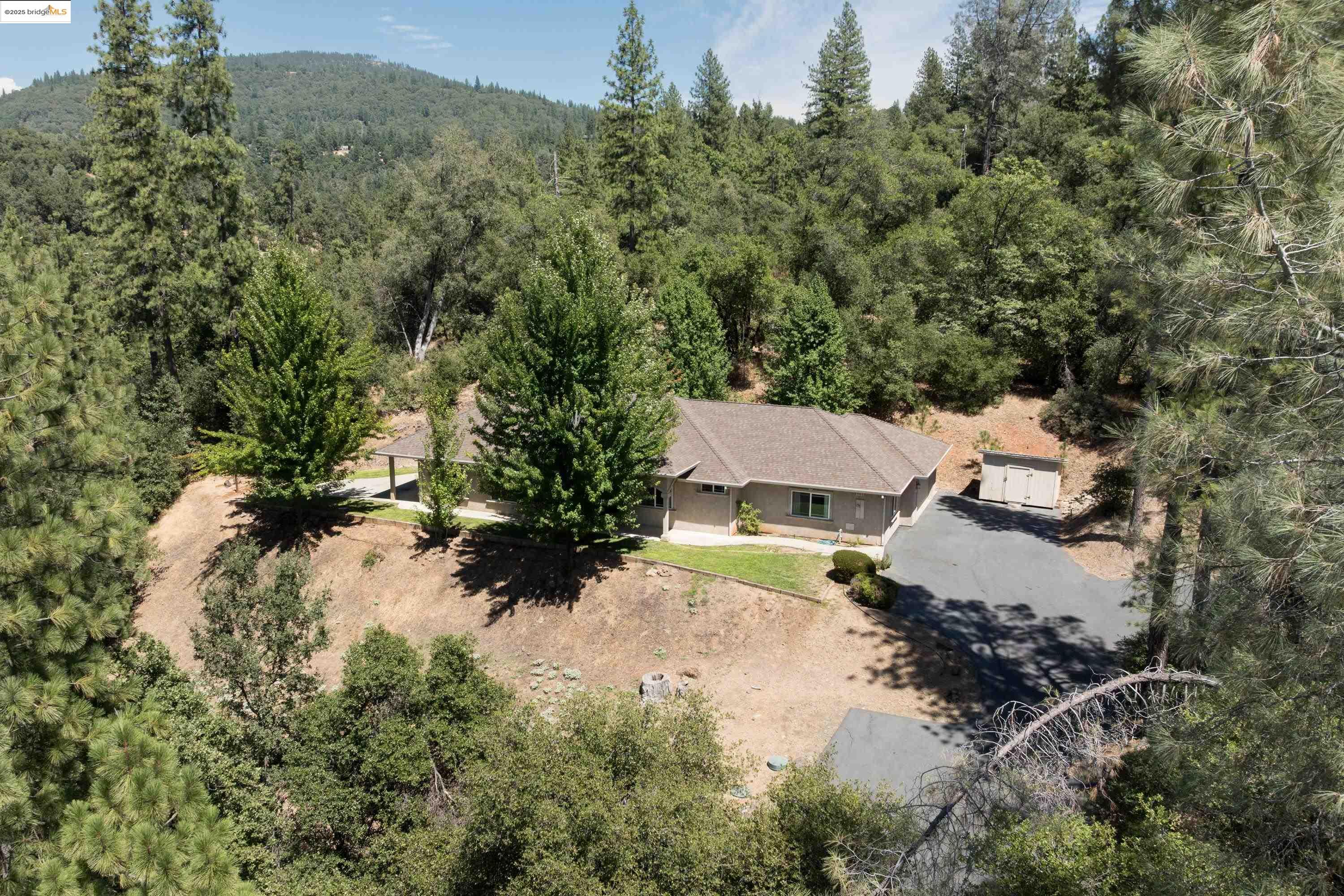 Detail Gallery Image 3 of 25 For 20245 N Tuolumne Rd, Tuolumne,  CA 95379 - 3 Beds | 3 Baths