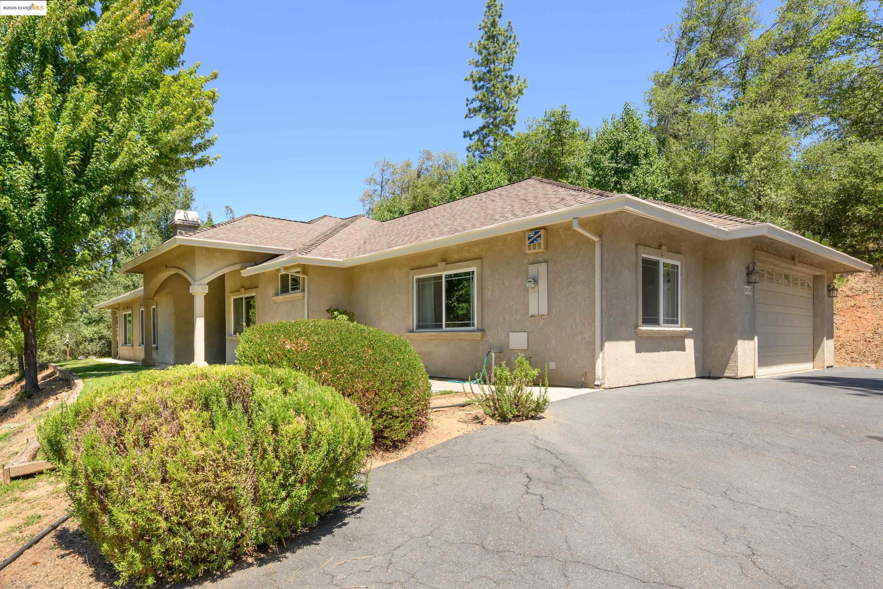 Detail Gallery Image 4 of 25 For 20245 N Tuolumne Rd, Tuolumne,  CA 95379 - 3 Beds | 3 Baths