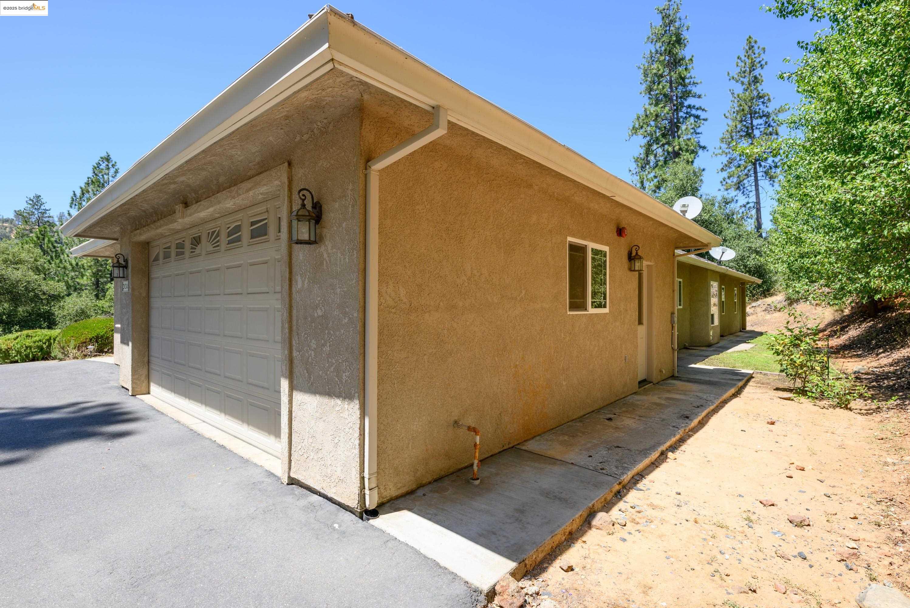 Detail Gallery Image 5 of 25 For 20245 N Tuolumne Rd, Tuolumne,  CA 95379 - 3 Beds | 3 Baths