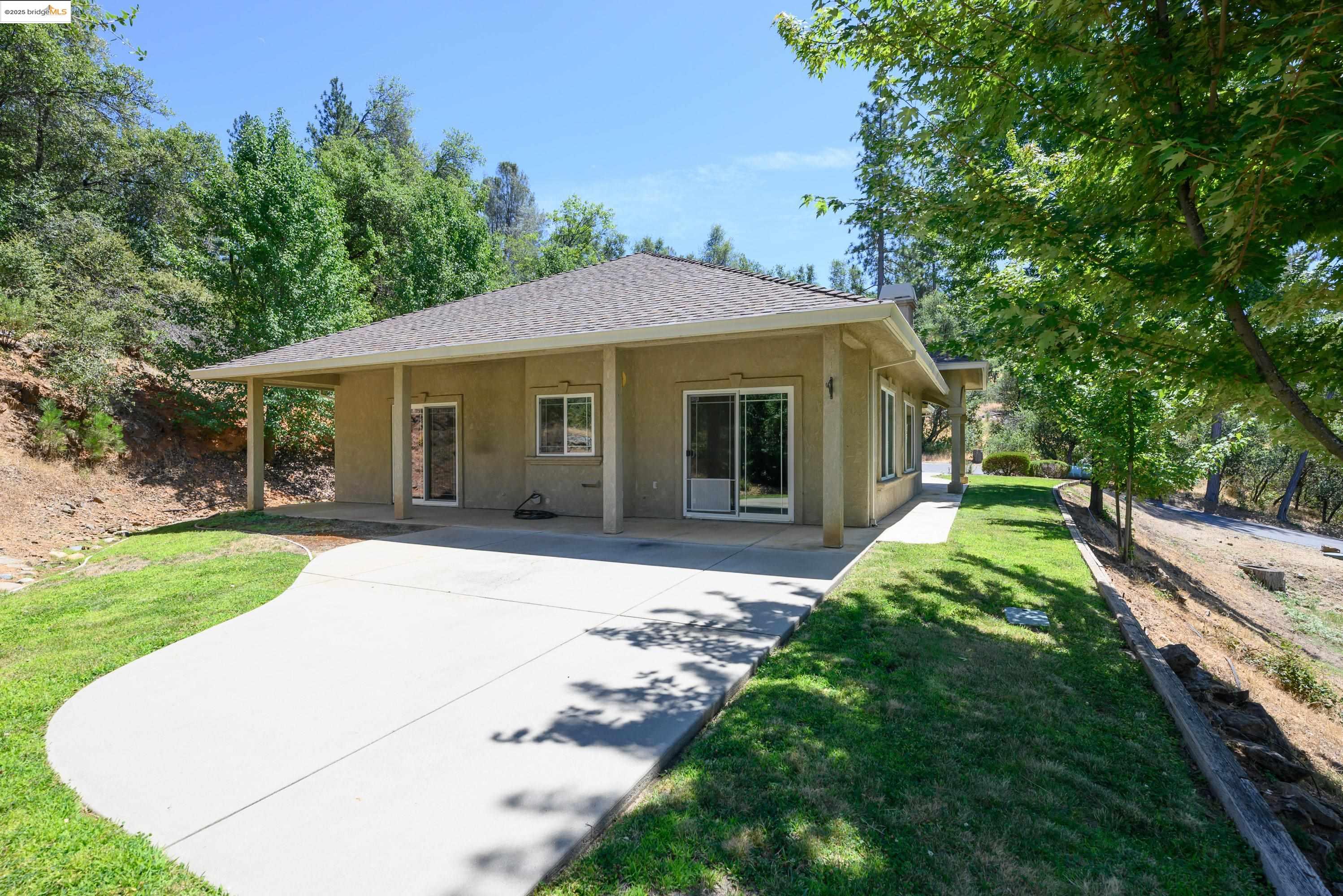 Detail Gallery Image 6 of 25 For 20245 N Tuolumne Rd, Tuolumne,  CA 95379 - 3 Beds | 3 Baths