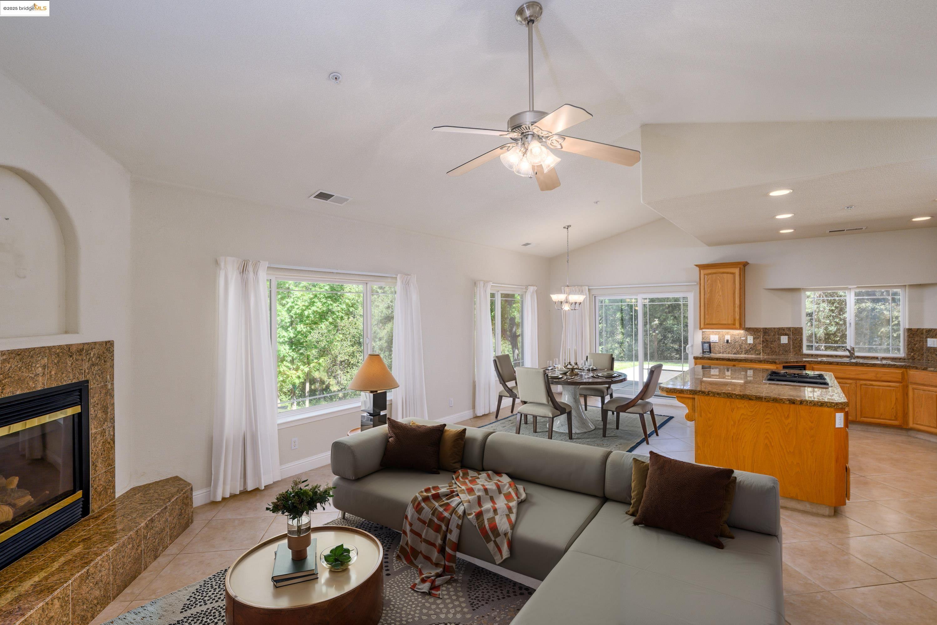 Detail Gallery Image 8 of 29 For 20245 N Tuolumne Rd, Tuolumne,  CA 95379 - 3 Beds | 3 Baths