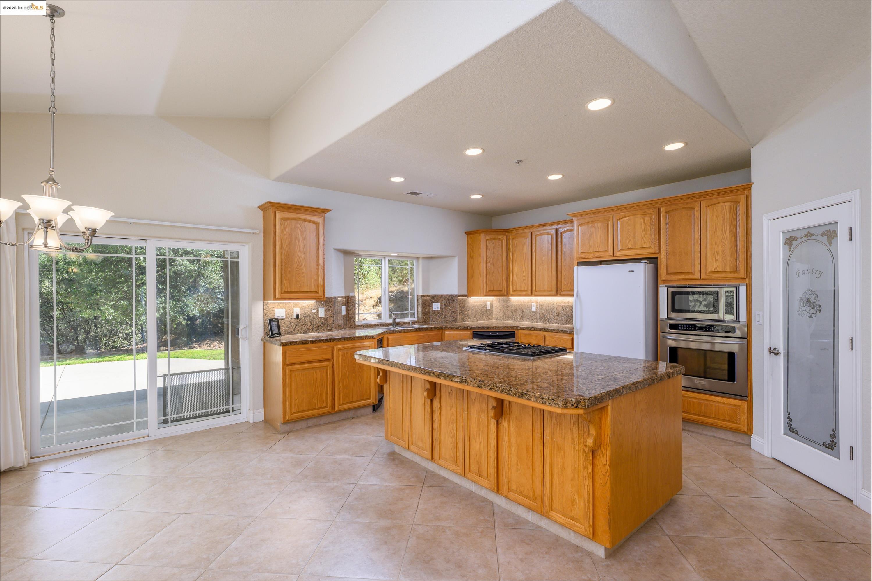 Detail Gallery Image 9 of 25 For 20245 N Tuolumne Rd, Tuolumne,  CA 95379 - 3 Beds | 3 Baths