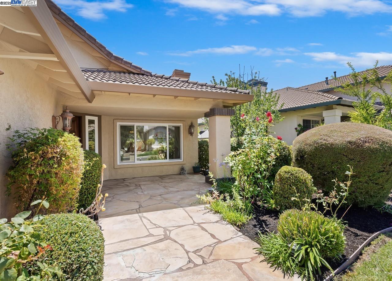 Detail Gallery Image 4 of 59 For 1143 Cheshire Cir, Danville,  CA 94506 - 4 Beds | 3 Baths