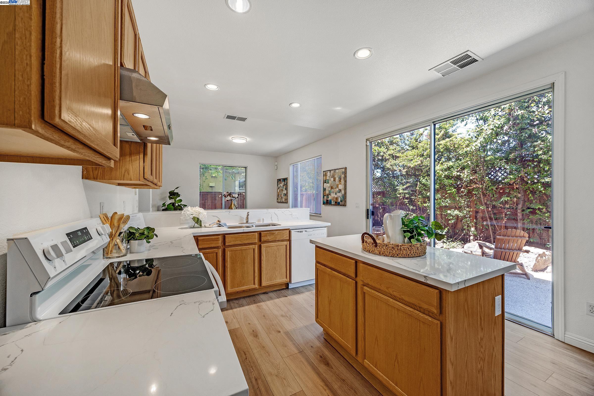 Detail Gallery Image 10 of 36 For 961 William Dr, San Lorenzo,  CA 94580 - 3 Beds | 2/1 Baths