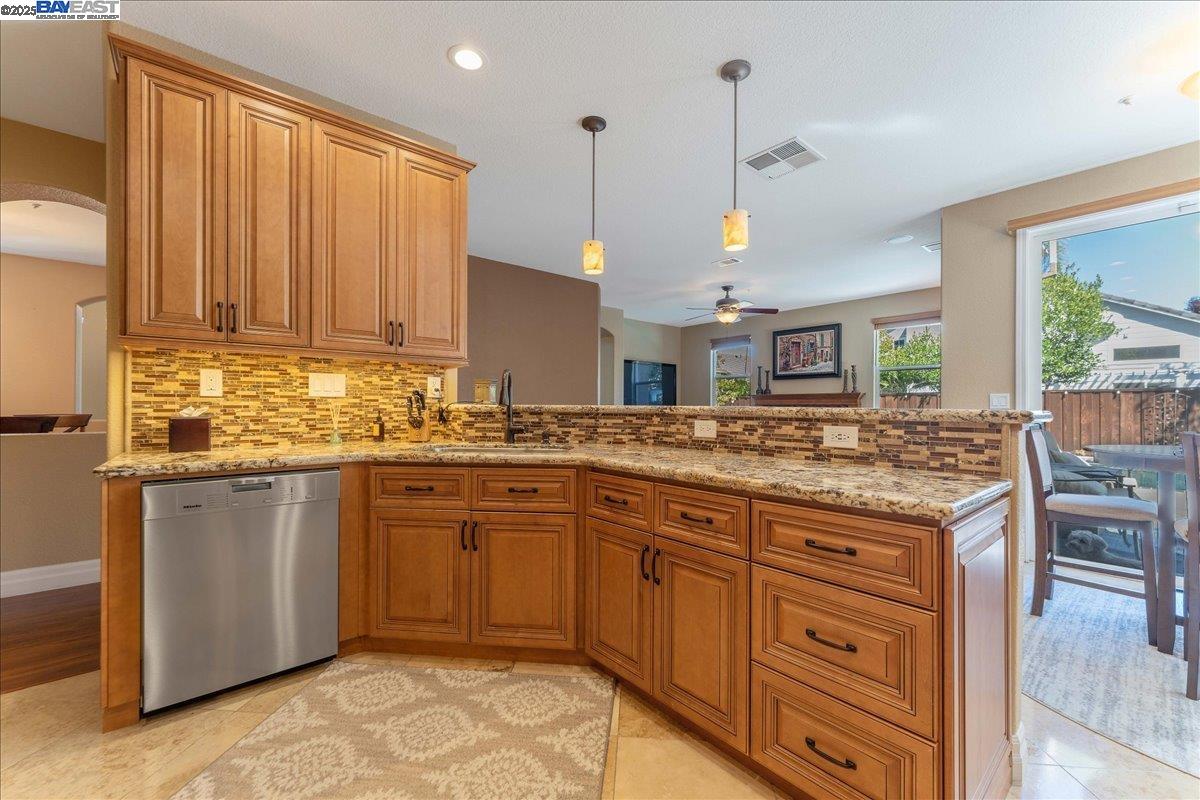 Detail Gallery Image 11 of 25 For 6426 Owl Way, Livermore,  CA 94551 - 4 Beds | 2/1 Baths