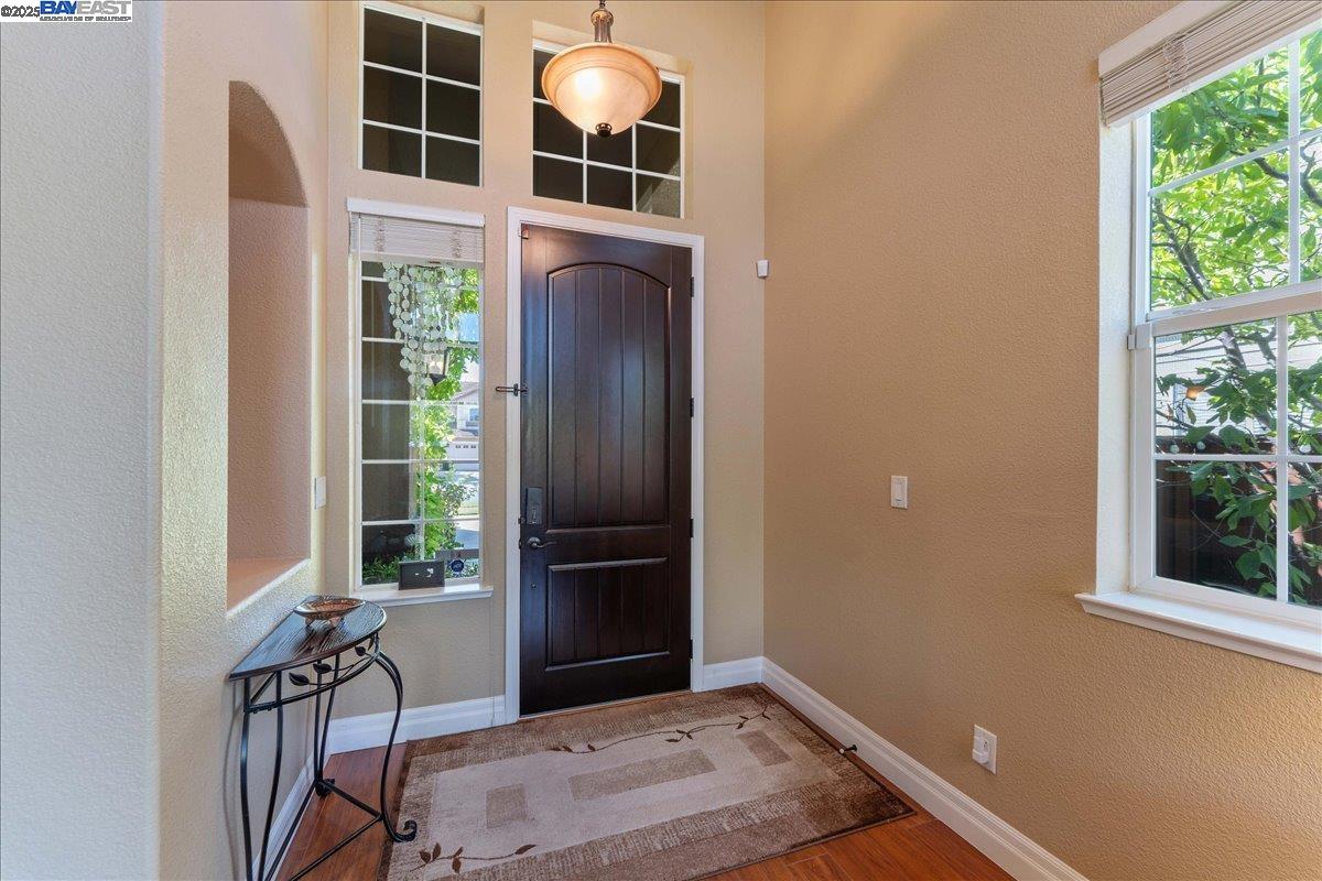 Detail Gallery Image 4 of 25 For 6426 Owl Way, Livermore,  CA 94551 - 4 Beds | 2/1 Baths