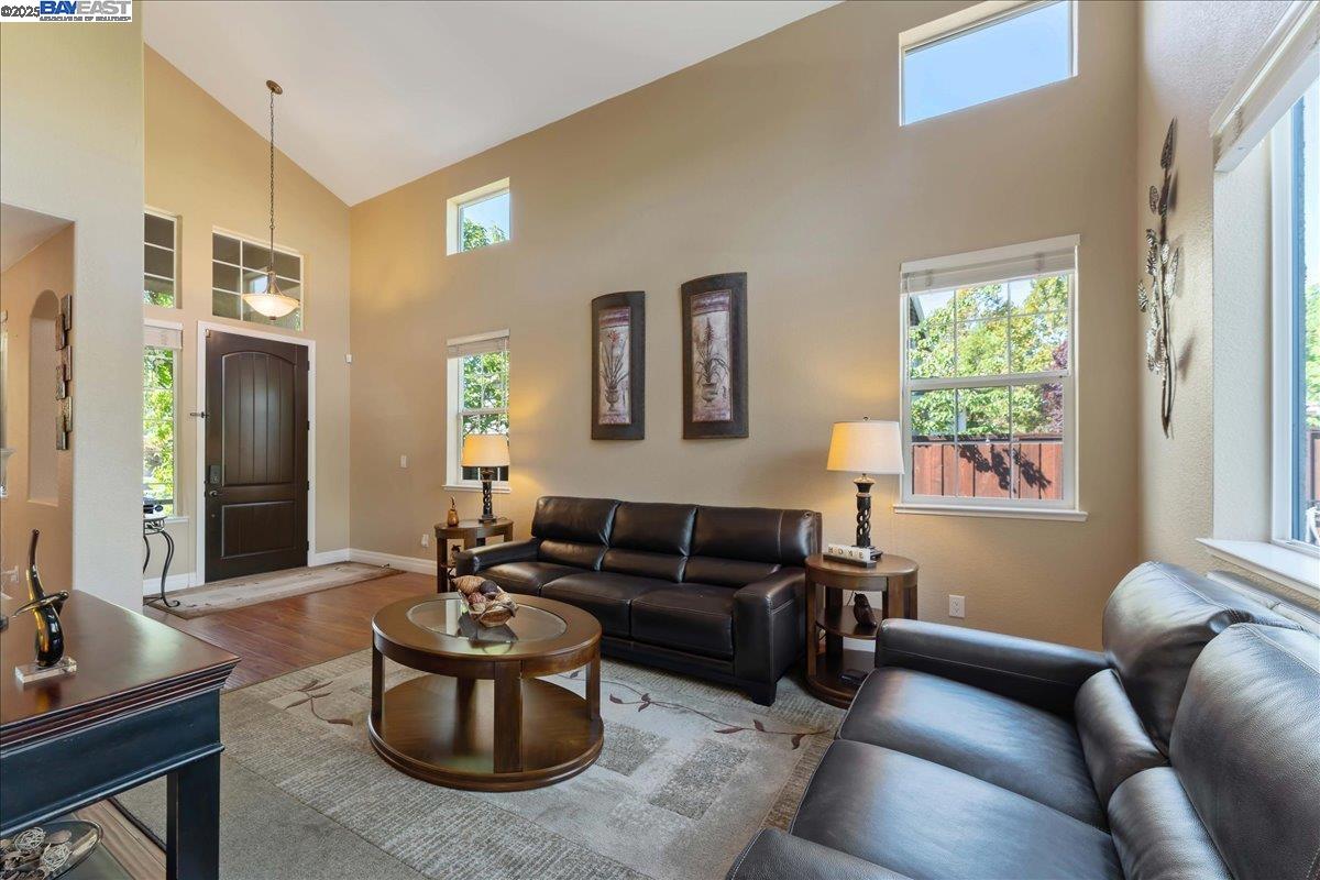 Detail Gallery Image 6 of 25 For 6426 Owl Way, Livermore,  CA 94551 - 4 Beds | 2/1 Baths