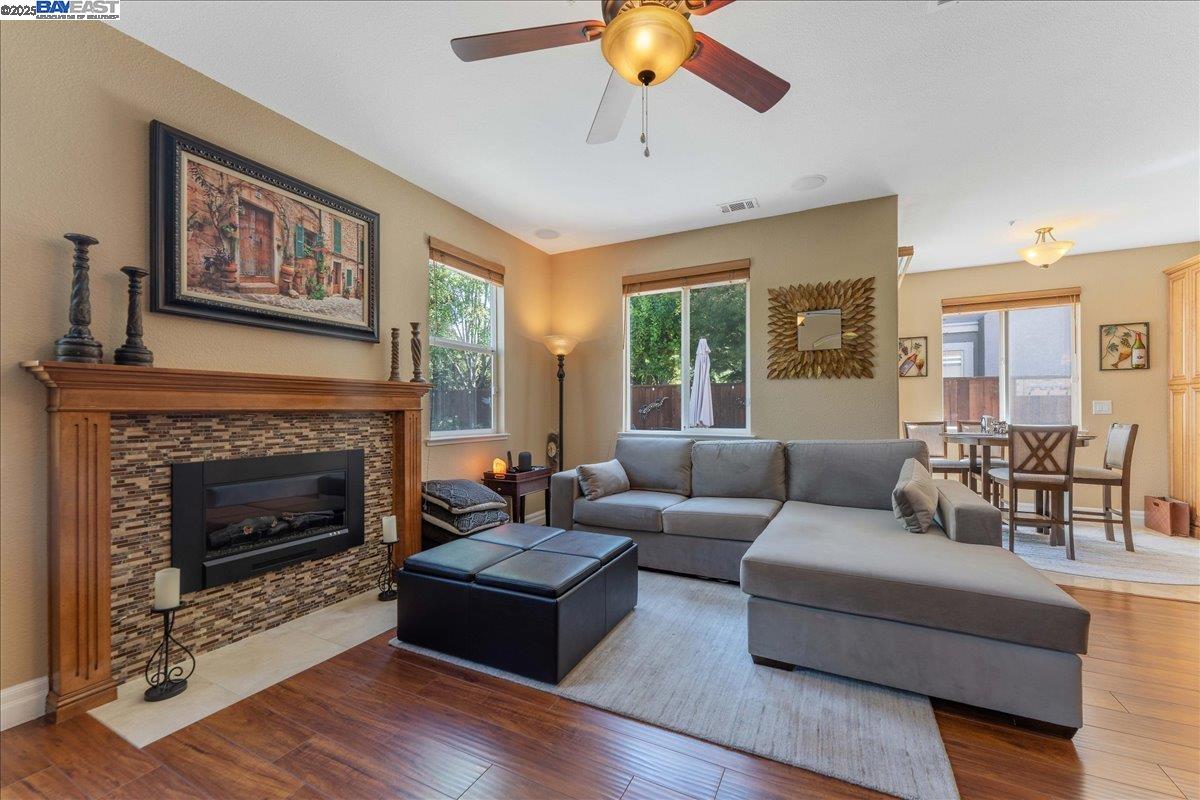 Detail Gallery Image 7 of 25 For 6426 Owl Way, Livermore,  CA 94551 - 4 Beds | 2/1 Baths