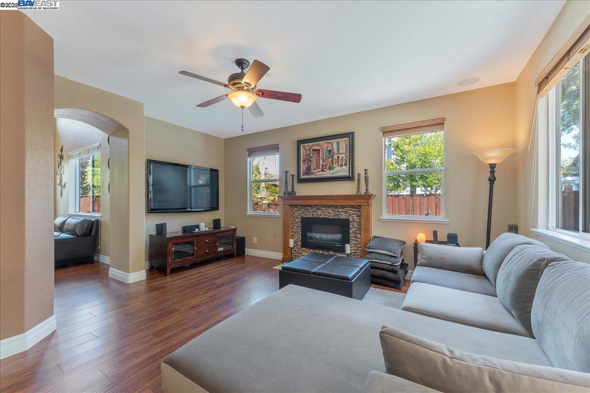 Detail Gallery Image 8 of 25 For 6426 Owl Way, Livermore,  CA 94551 - 4 Beds | 2/1 Baths