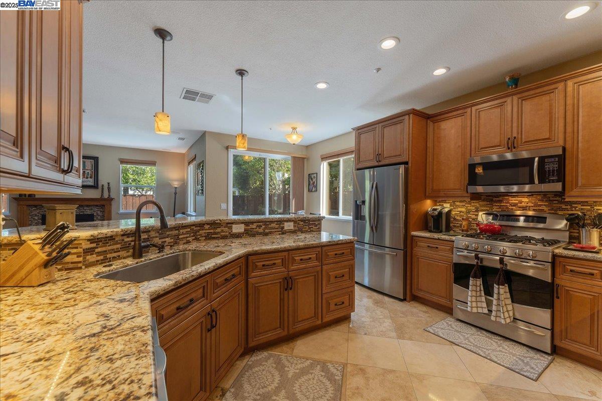 Detail Gallery Image 10 of 25 For 6426 Owl Way, Livermore,  CA 94551 - 4 Beds | 2/1 Baths