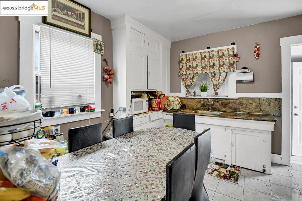 Detail Gallery Image 5 of 7 For 1440 76th Ave, Oakland,  CA 94621 - 2 Beds | 1 Baths