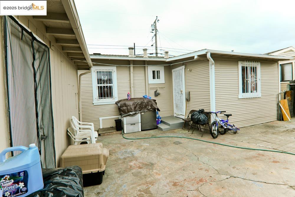 Detail Gallery Image 7 of 7 For 1440 76th Ave, Oakland,  CA 94621 - 2 Beds | 1 Baths