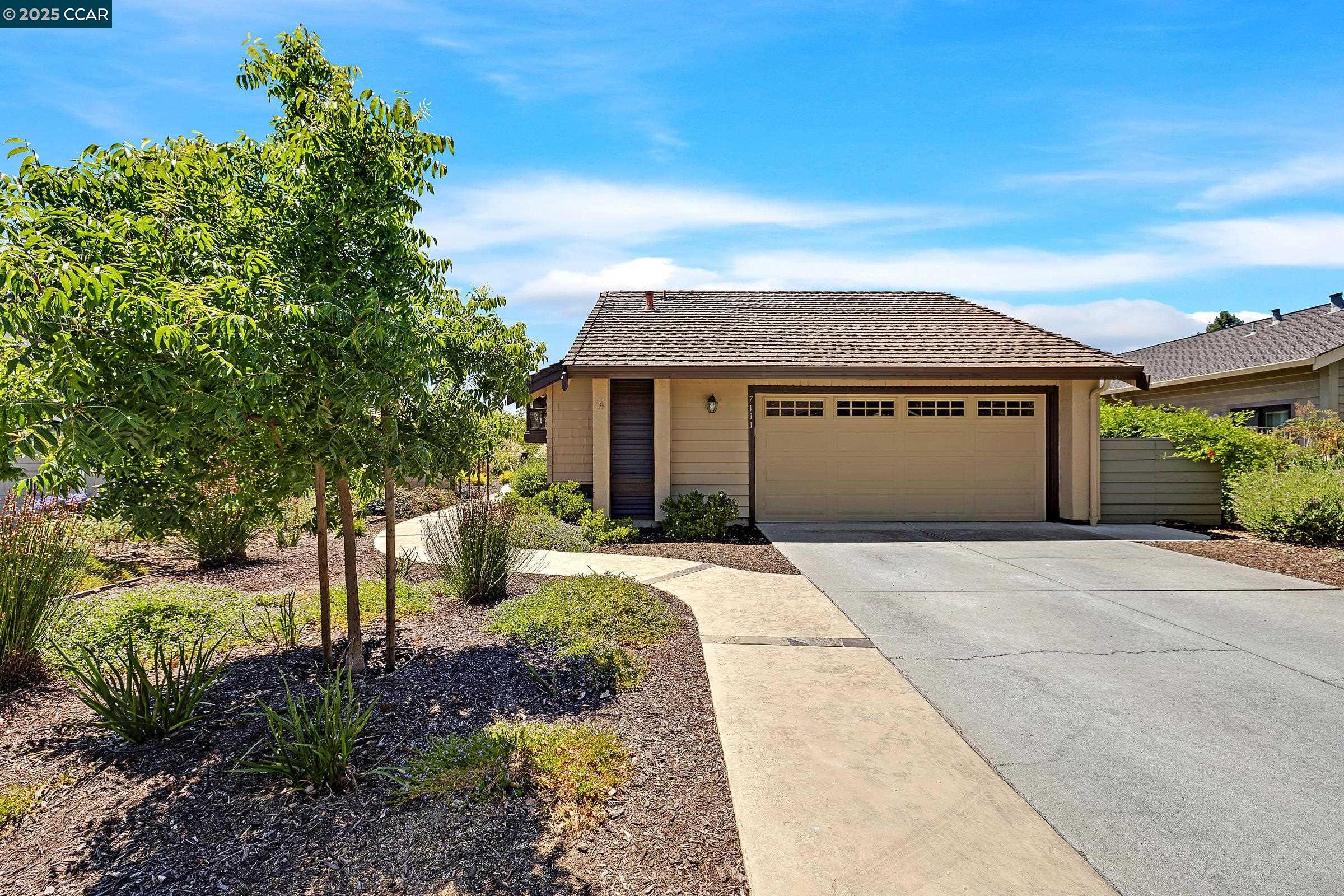 Detail Gallery Image 2 of 42 For 7111 via Portada, San Jose,  CA 95135 - 3 Beds | 2 Baths