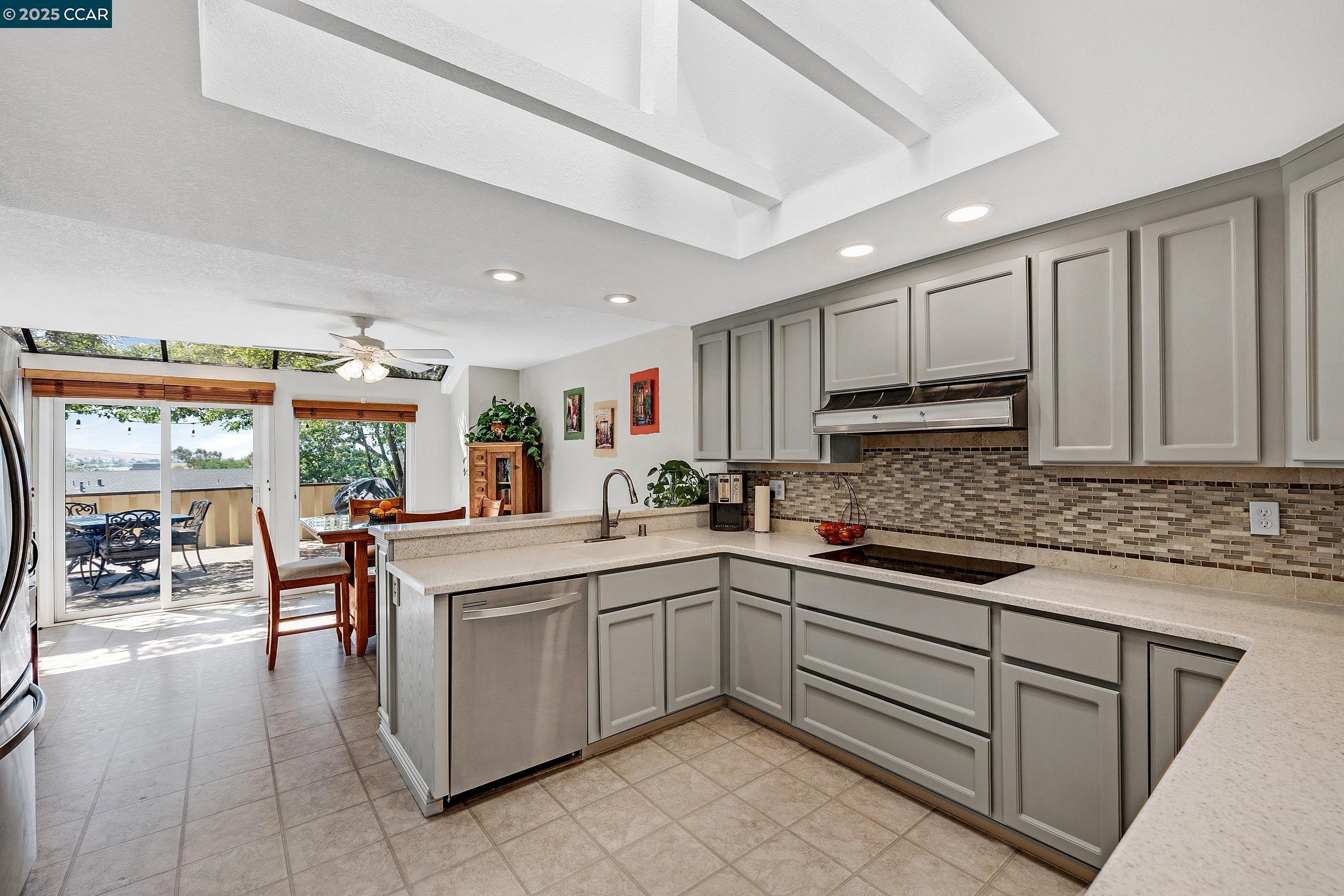 Detail Gallery Image 11 of 42 For 7111 via Portada, San Jose,  CA 95135 - 3 Beds | 2 Baths