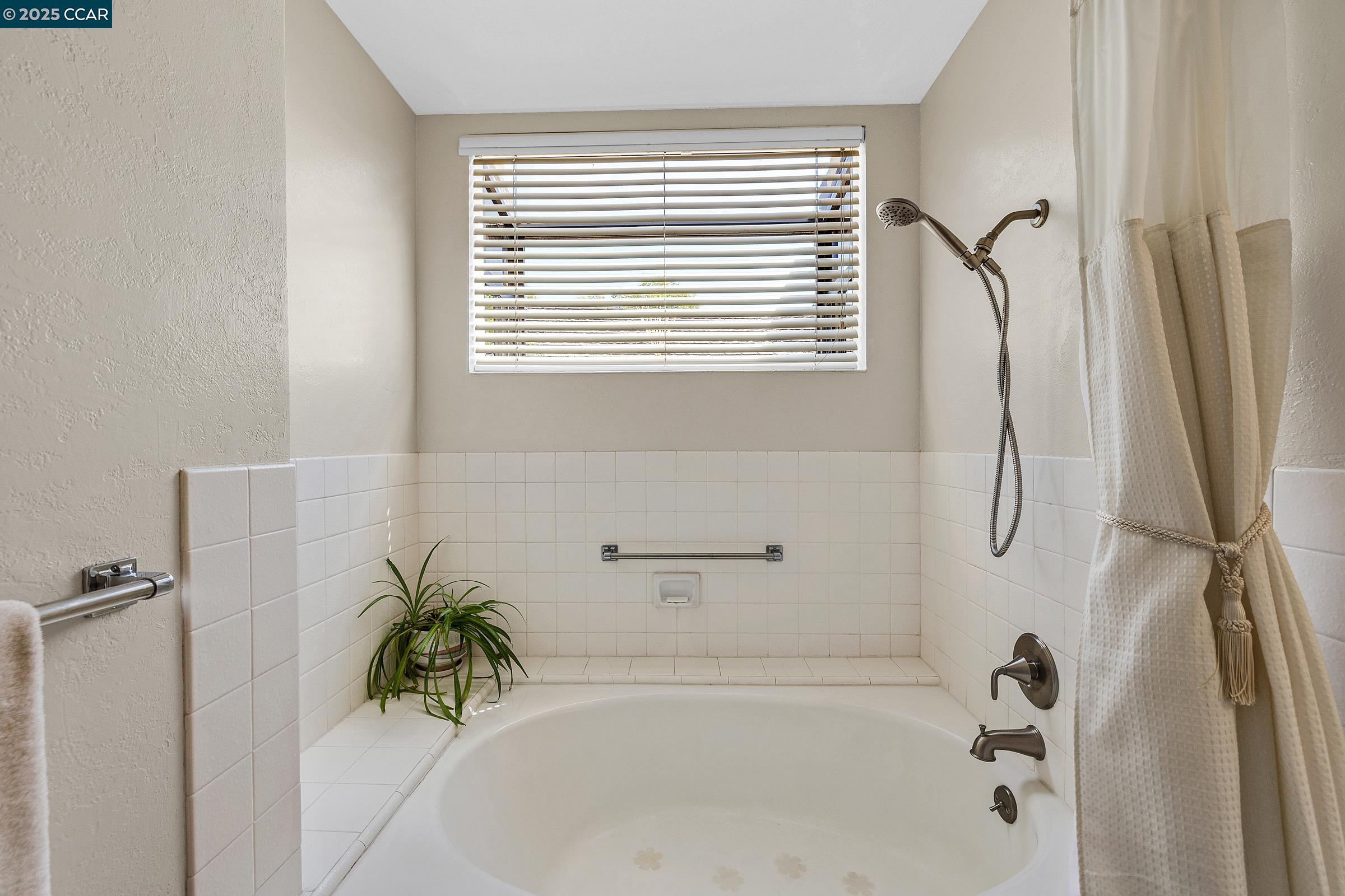 Detail Gallery Image 18 of 42 For 7111 via Portada, San Jose,  CA 95135 - 3 Beds | 2 Baths