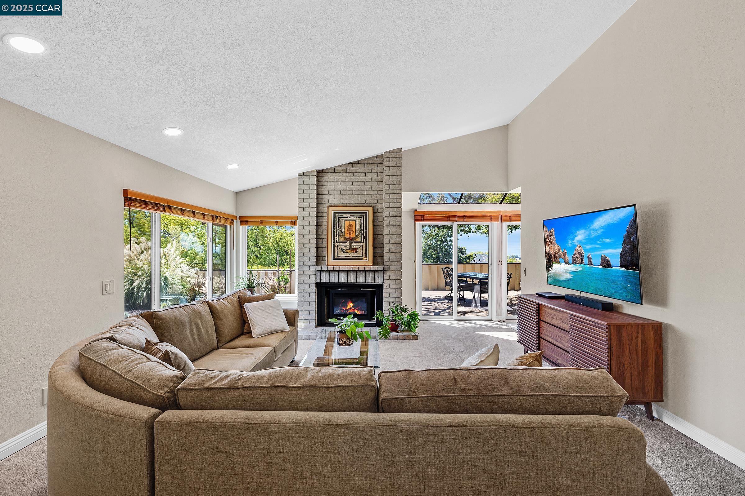 Detail Gallery Image 7 of 42 For 7111 via Portada, San Jose,  CA 95135 - 3 Beds | 2 Baths