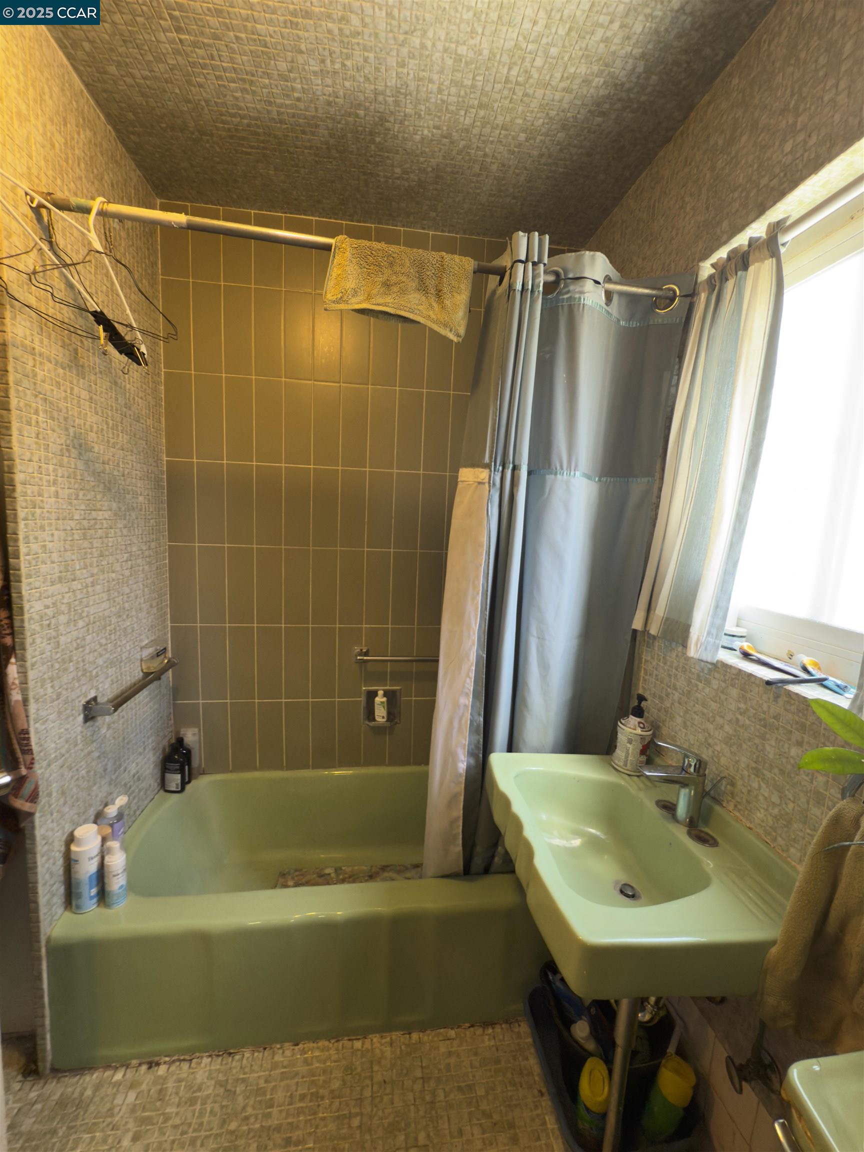 Detail Gallery Image 9 of 27 For 218 Macdonald Ave, Daly City,  CA 94014 - 2 Beds | 1 Baths