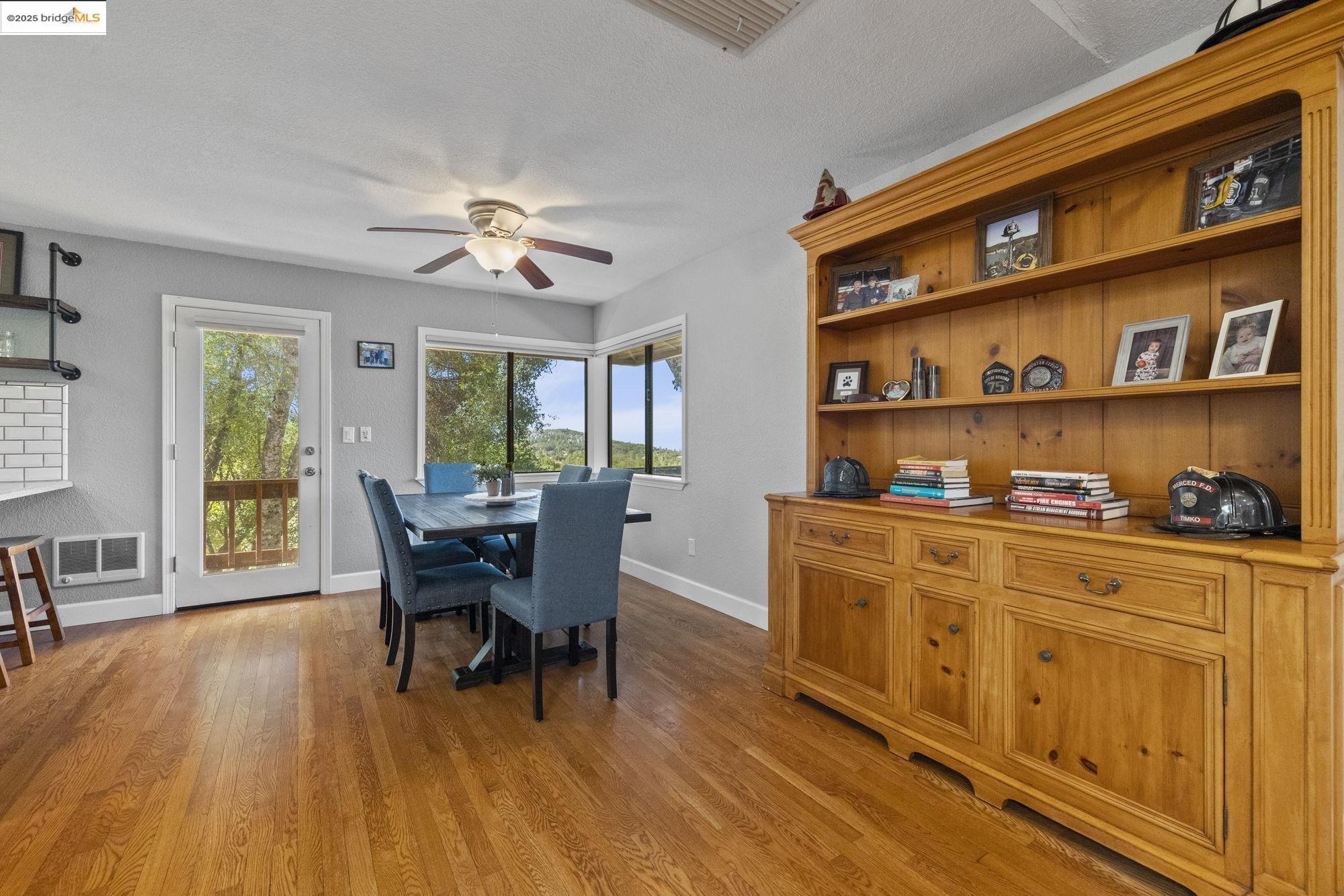 Detail Gallery Image 11 of 47 For 14130 Oak Knoll Rd, Sonora,  CA 95370 - 3 Beds | 2 Baths