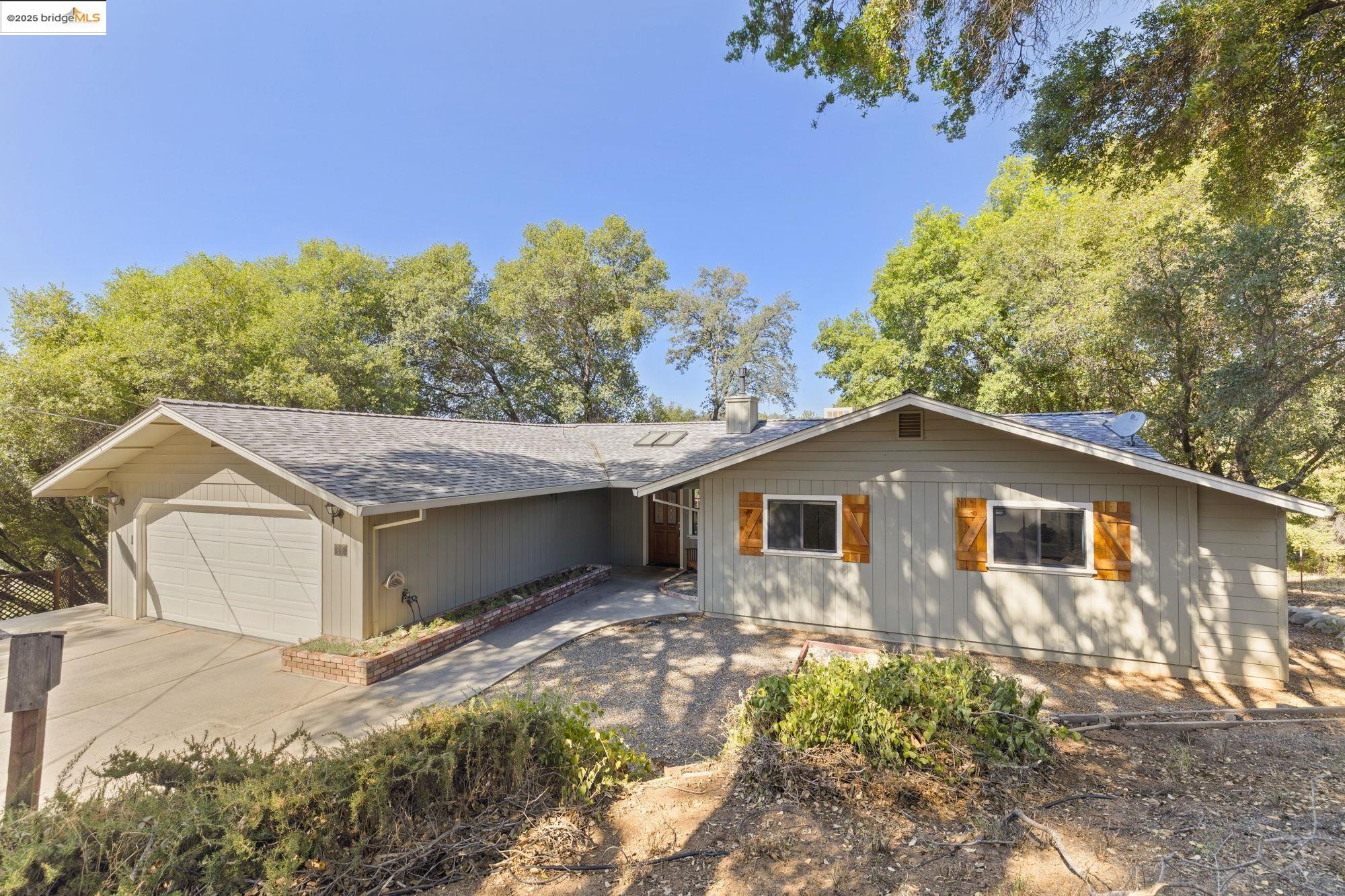 Detail Gallery Image 3 of 47 For 14130 Oak Knoll Rd, Sonora,  CA 95370 - 3 Beds | 2 Baths