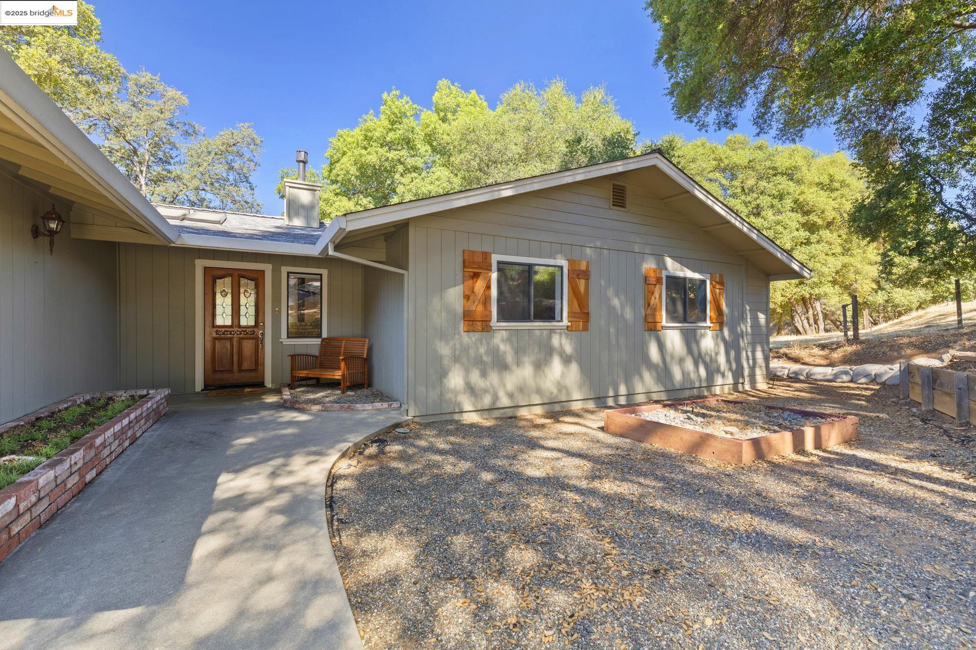 Detail Gallery Image 4 of 47 For 14130 Oak Knoll Rd, Sonora,  CA 95370 - 3 Beds | 2 Baths
