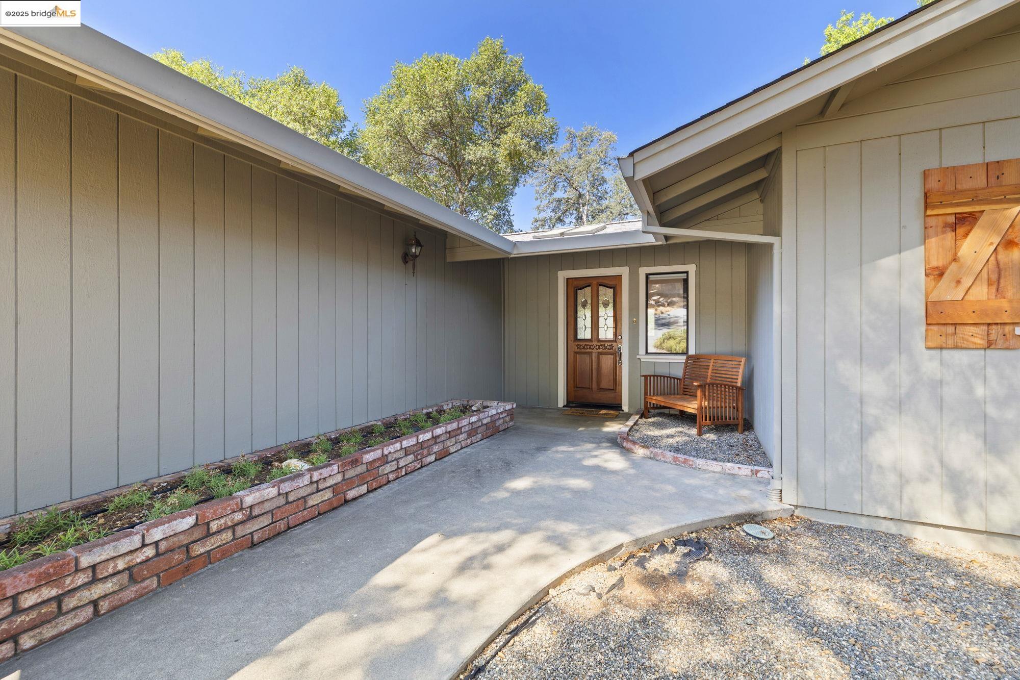 Detail Gallery Image 5 of 47 For 14130 Oak Knoll Rd, Sonora,  CA 95370 - 3 Beds | 2 Baths