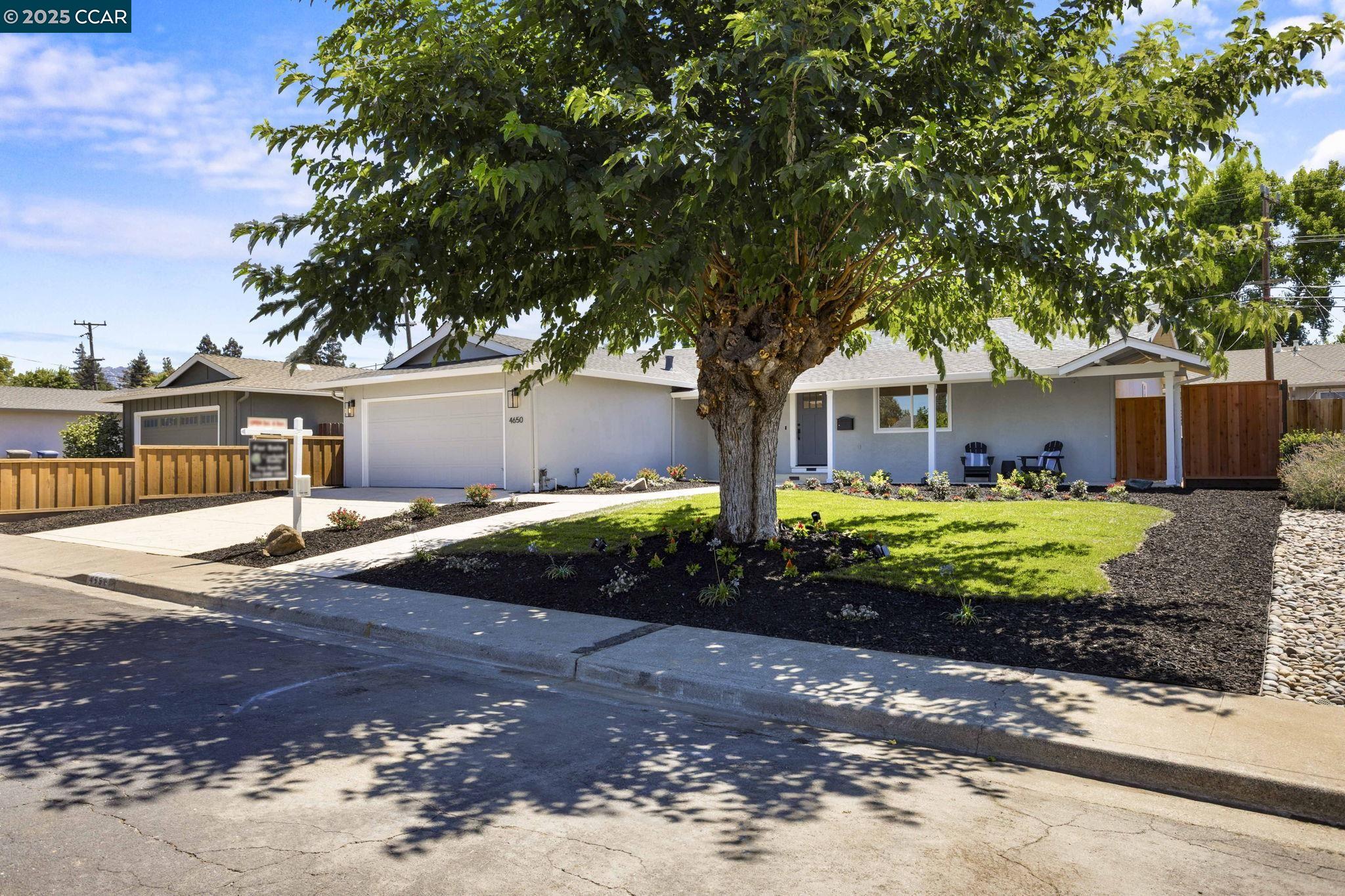 Detail Gallery Image 2 of 38 For 4650 Regina Ln, Concord,  CA 94521 - 3 Beds | 2 Baths