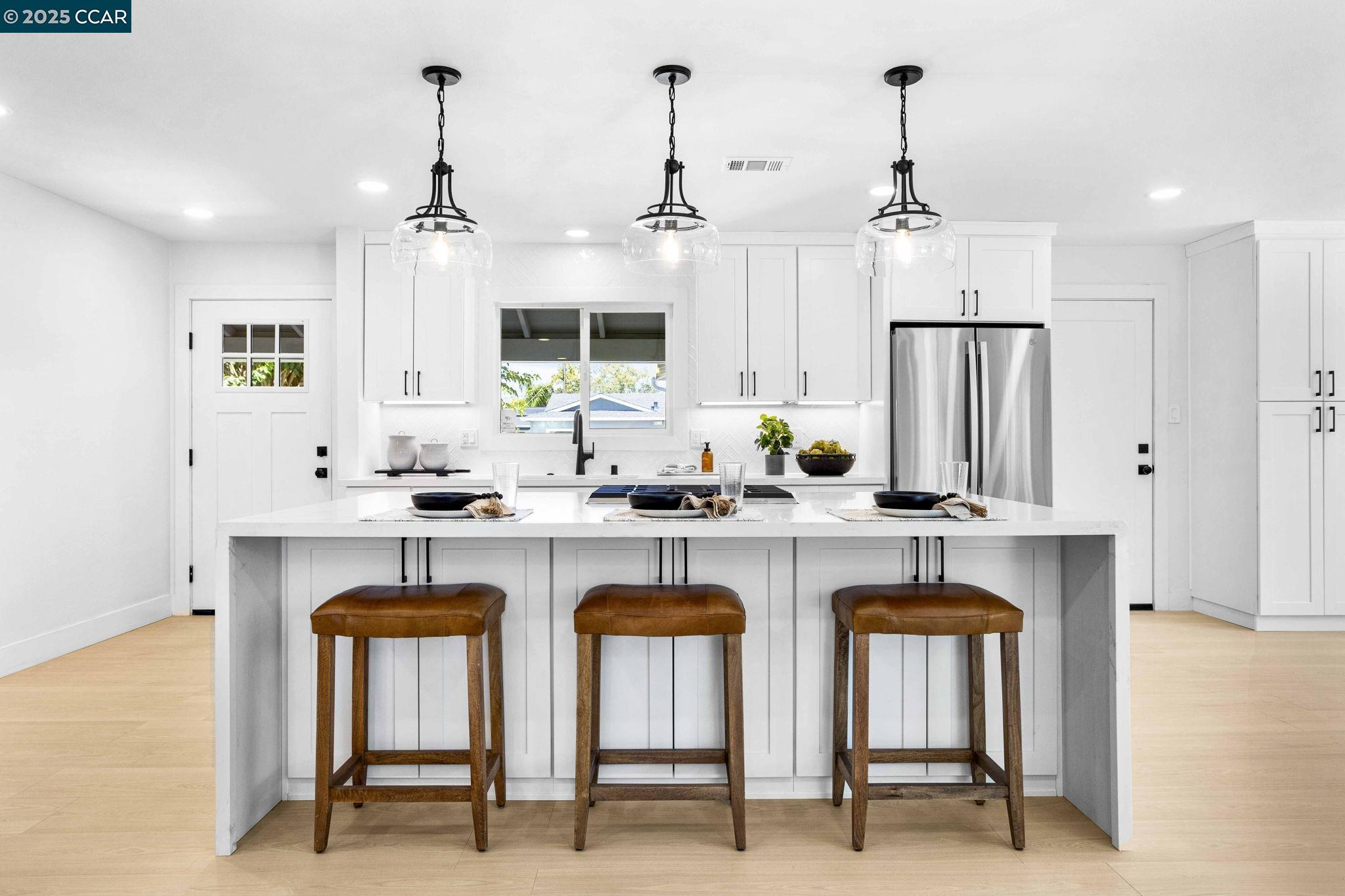 Detail Gallery Image 16 of 38 For 4650 Regina Ln, Concord,  CA 94521 - 3 Beds | 2 Baths