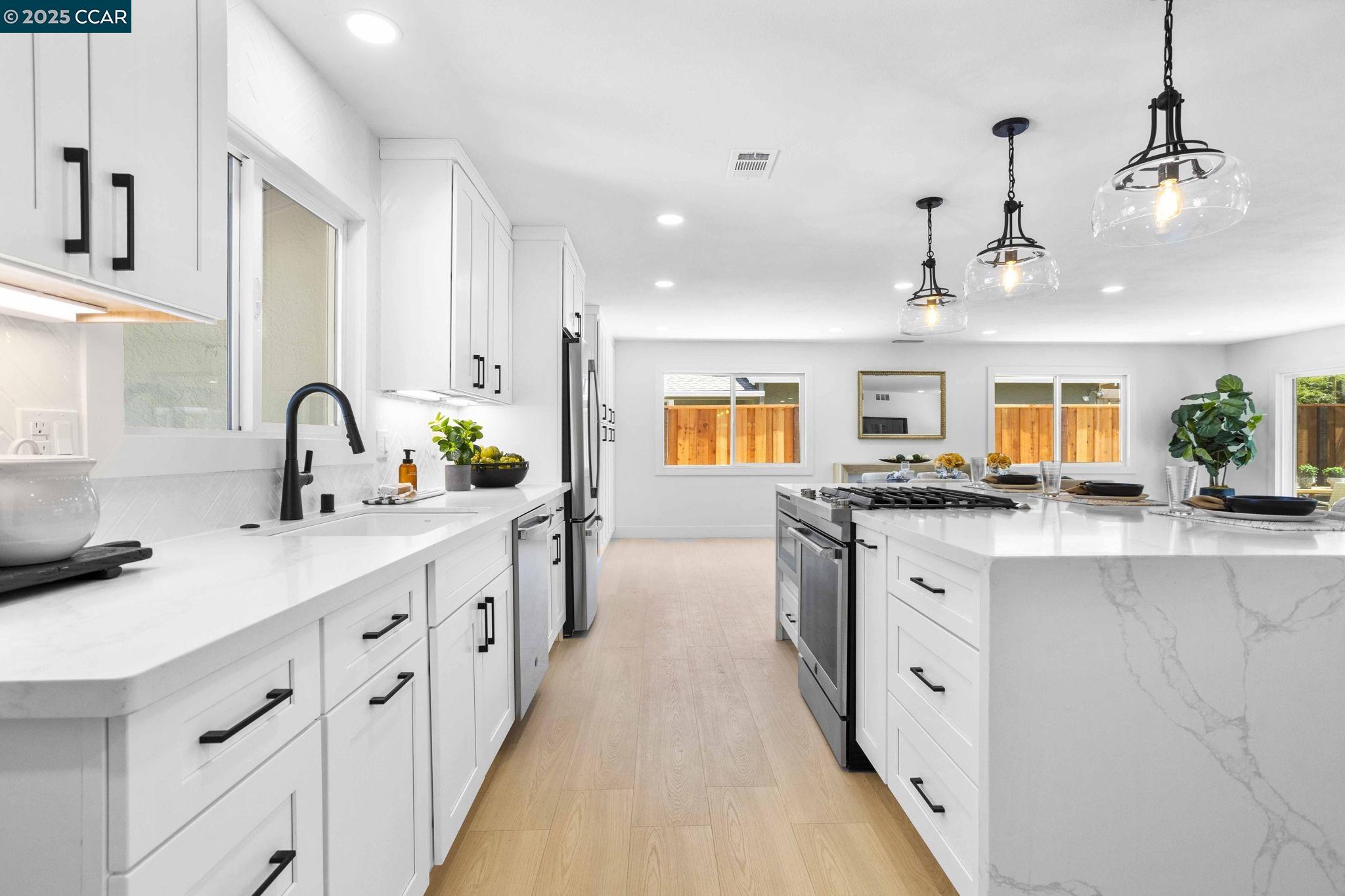 Detail Gallery Image 17 of 38 For 4650 Regina Ln, Concord,  CA 94521 - 3 Beds | 2 Baths