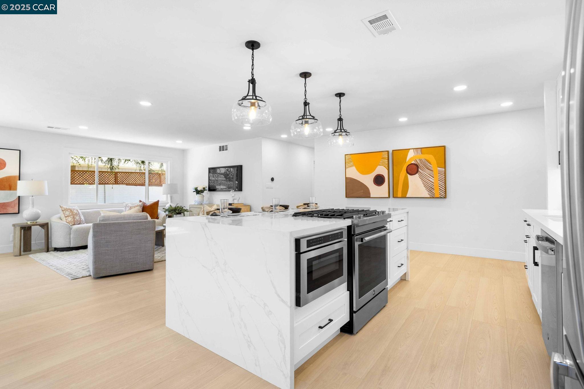 Detail Gallery Image 19 of 38 For 4650 Regina Ln, Concord,  CA 94521 - 3 Beds | 2 Baths