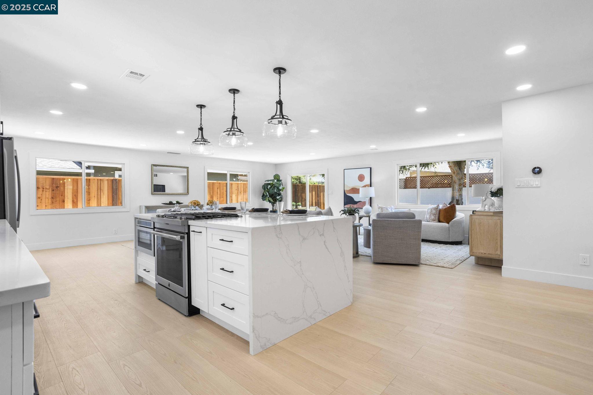 Detail Gallery Image 20 of 38 For 4650 Regina Ln, Concord,  CA 94521 - 3 Beds | 2 Baths