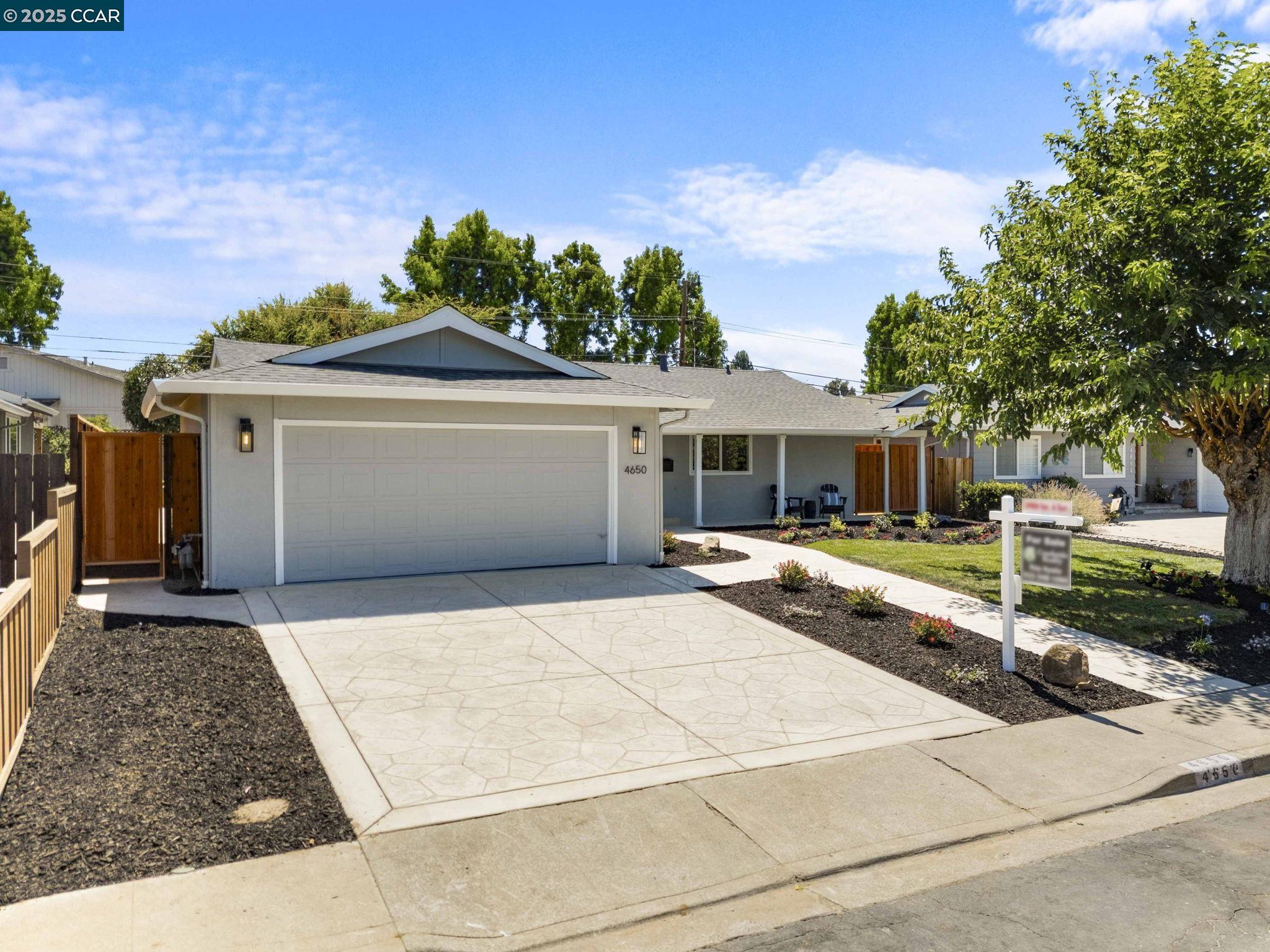 Detail Gallery Image 3 of 38 For 4650 Regina Ln, Concord,  CA 94521 - 3 Beds | 2 Baths