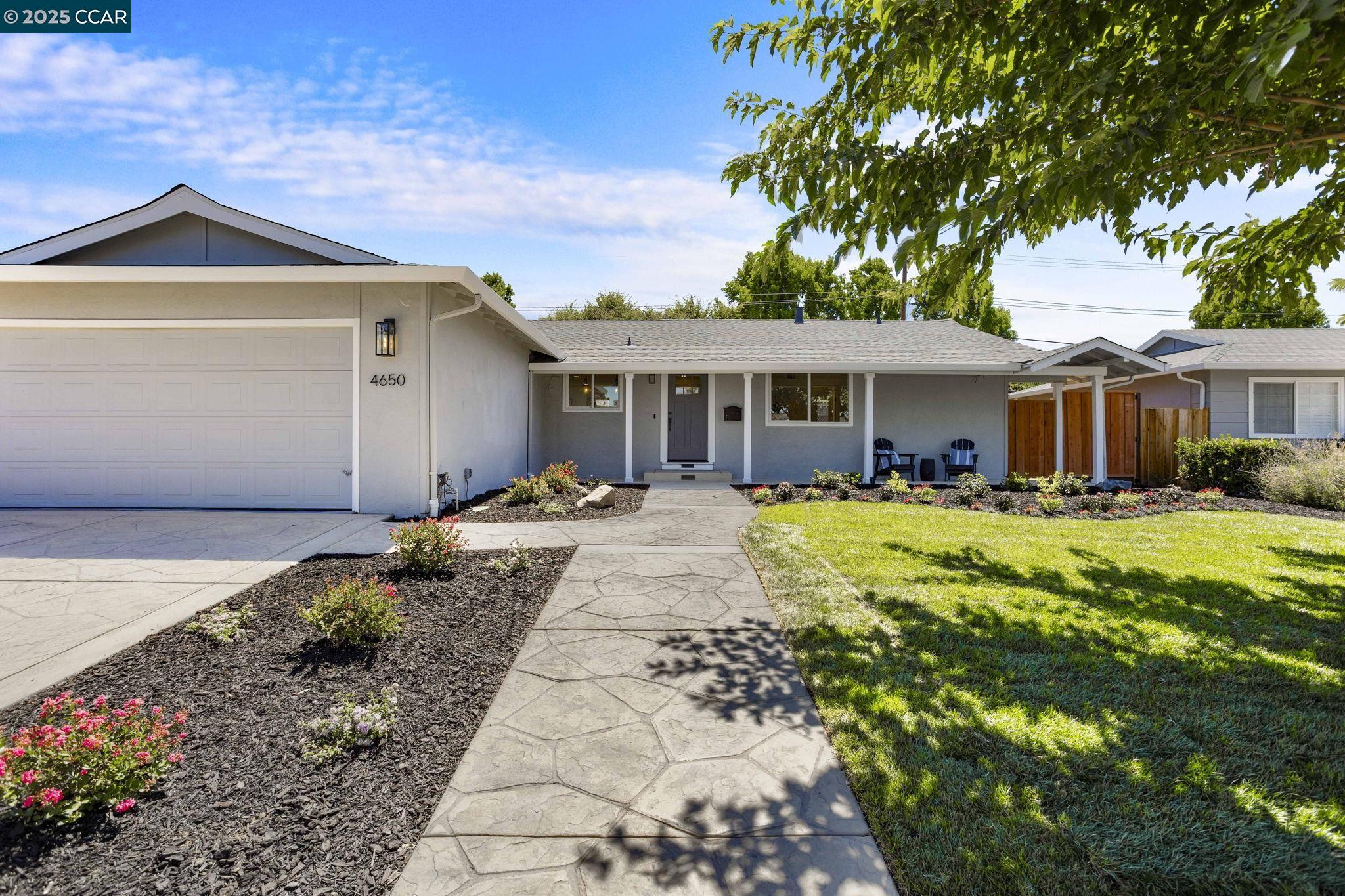 Detail Gallery Image 4 of 38 For 4650 Regina Ln, Concord,  CA 94521 - 3 Beds | 2 Baths