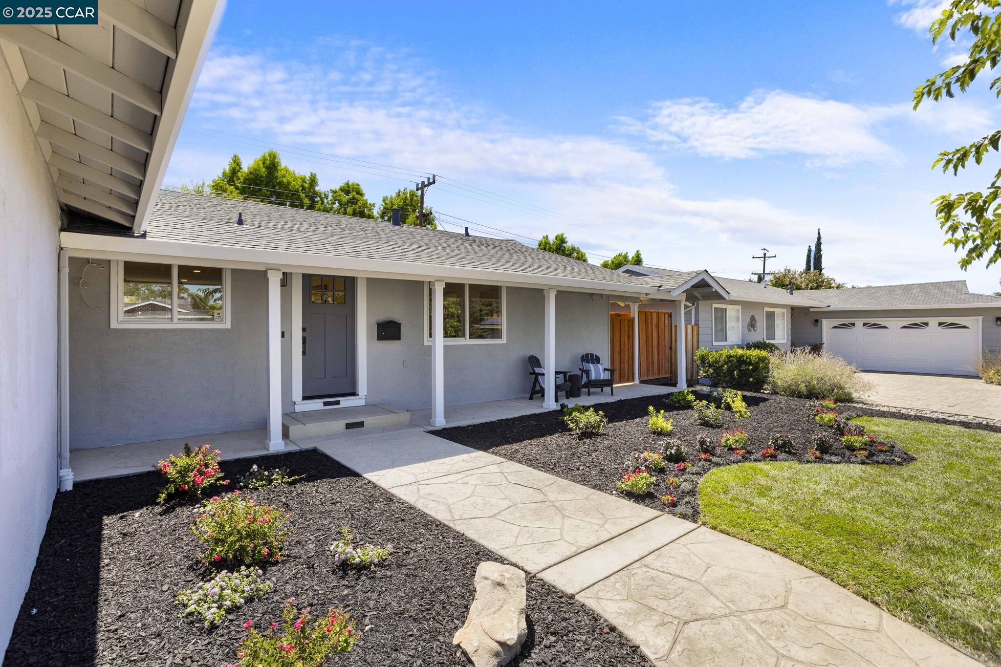 Detail Gallery Image 5 of 38 For 4650 Regina Ln, Concord,  CA 94521 - 3 Beds | 2 Baths