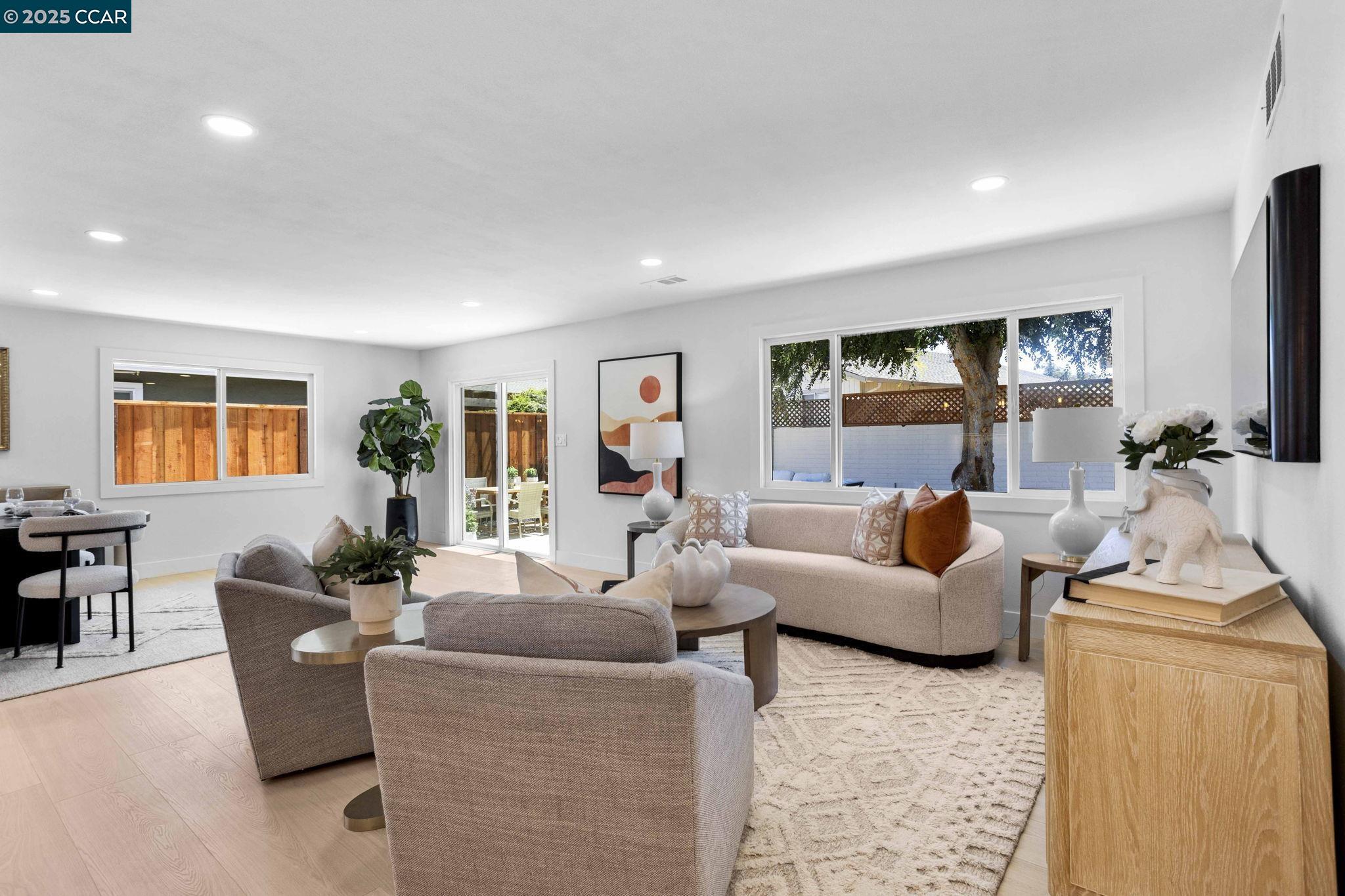 Detail Gallery Image 8 of 38 For 4650 Regina Ln, Concord,  CA 94521 - 3 Beds | 2 Baths