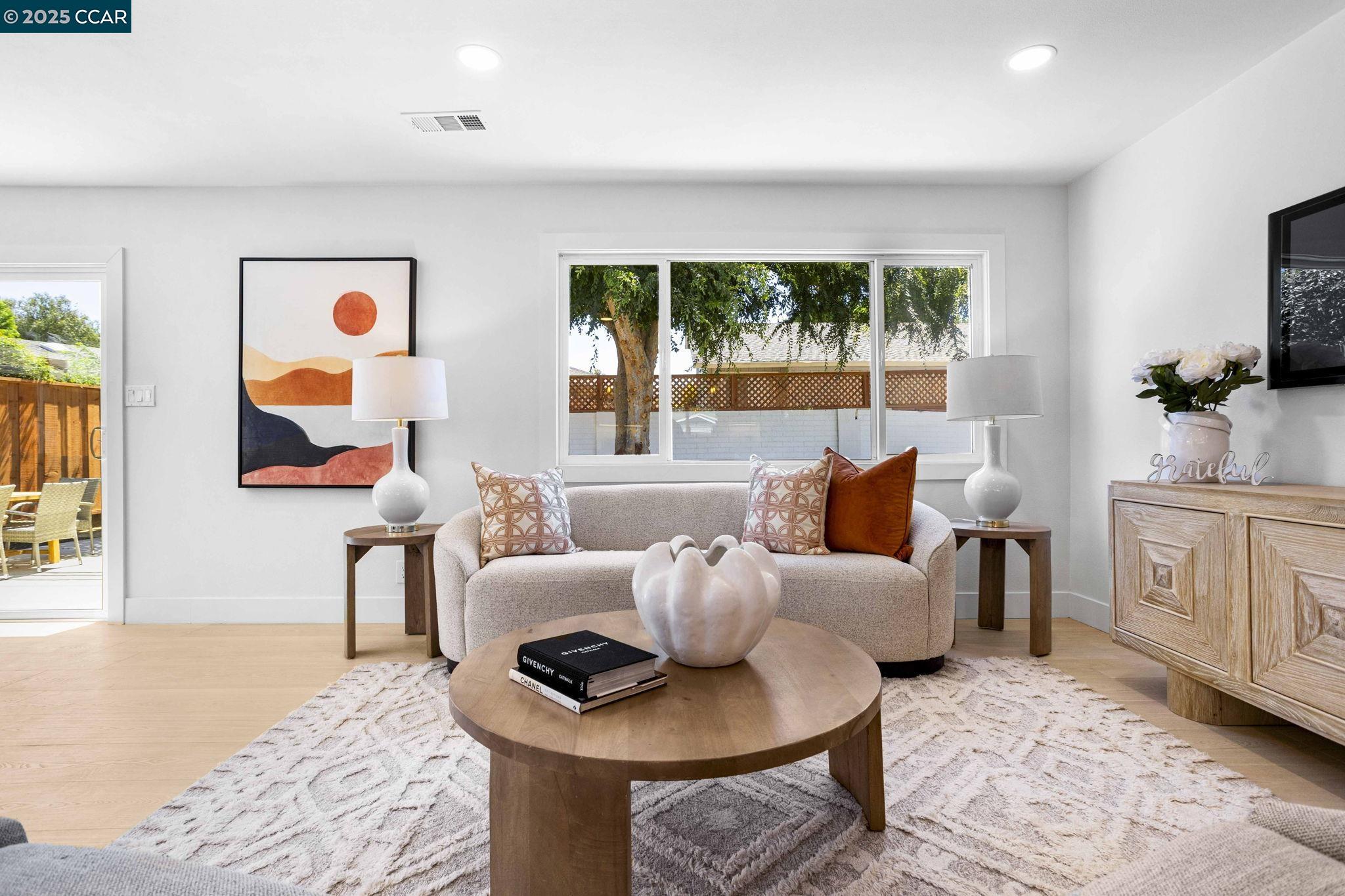 Detail Gallery Image 9 of 38 For 4650 Regina Ln, Concord,  CA 94521 - 3 Beds | 2 Baths