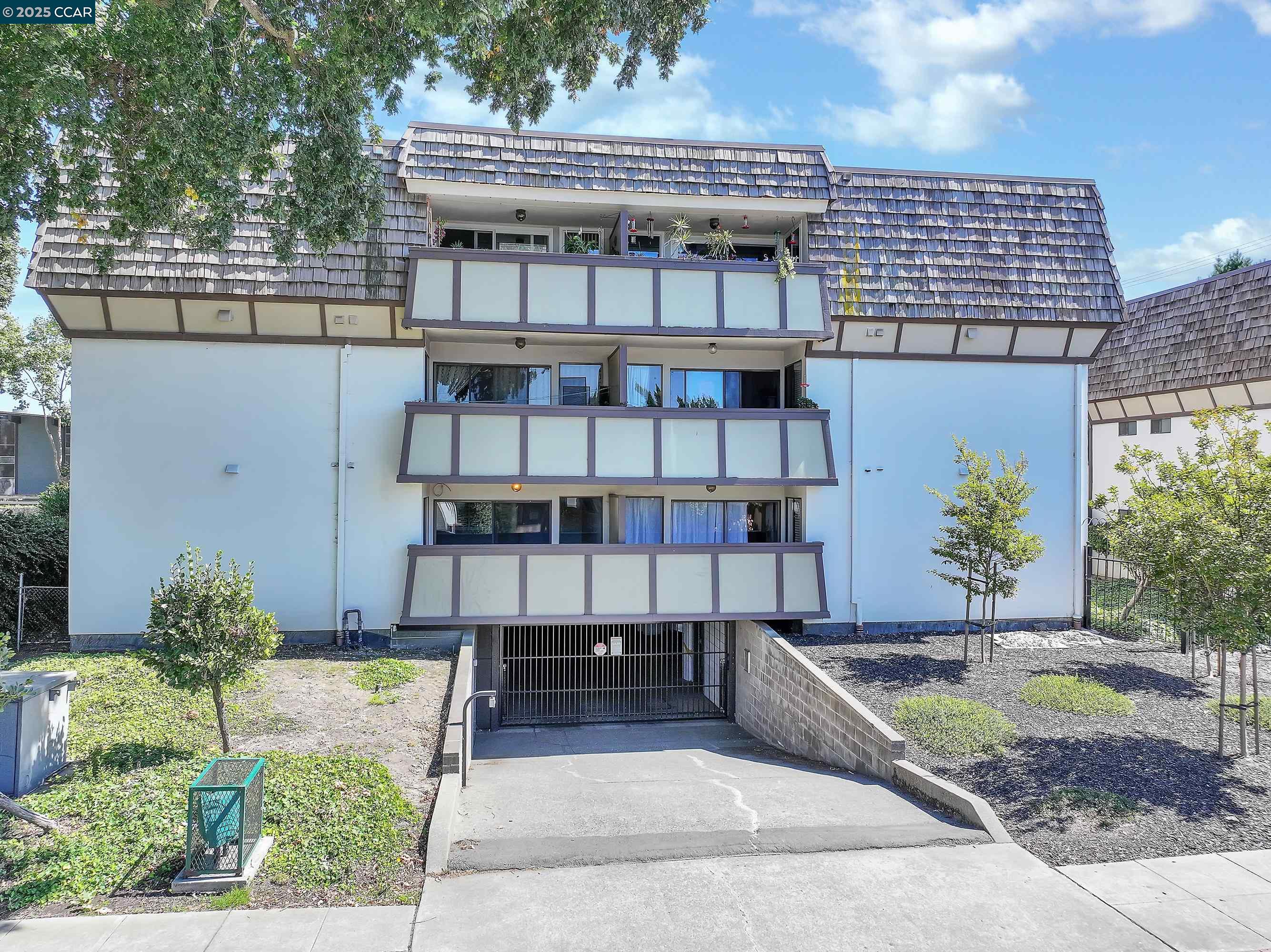 MLS: 41106966 Condo For Sale