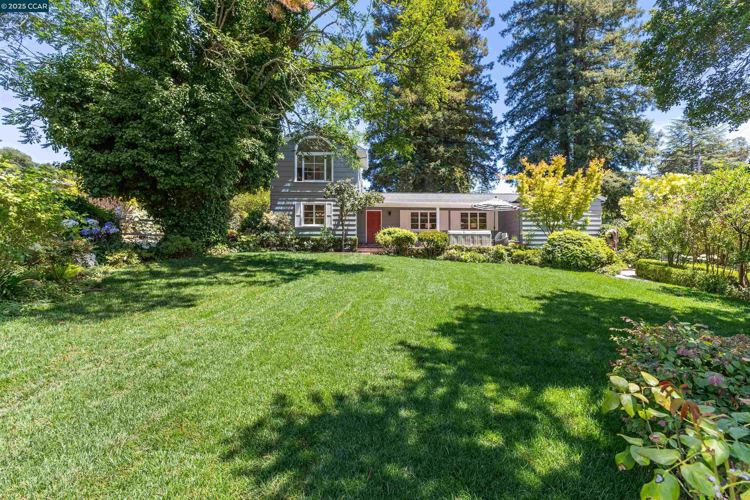 Detail Gallery Image 2 of 46 For 4 El Verano, Orinda,  CA 94563 - 4 Beds | 2/1 Baths