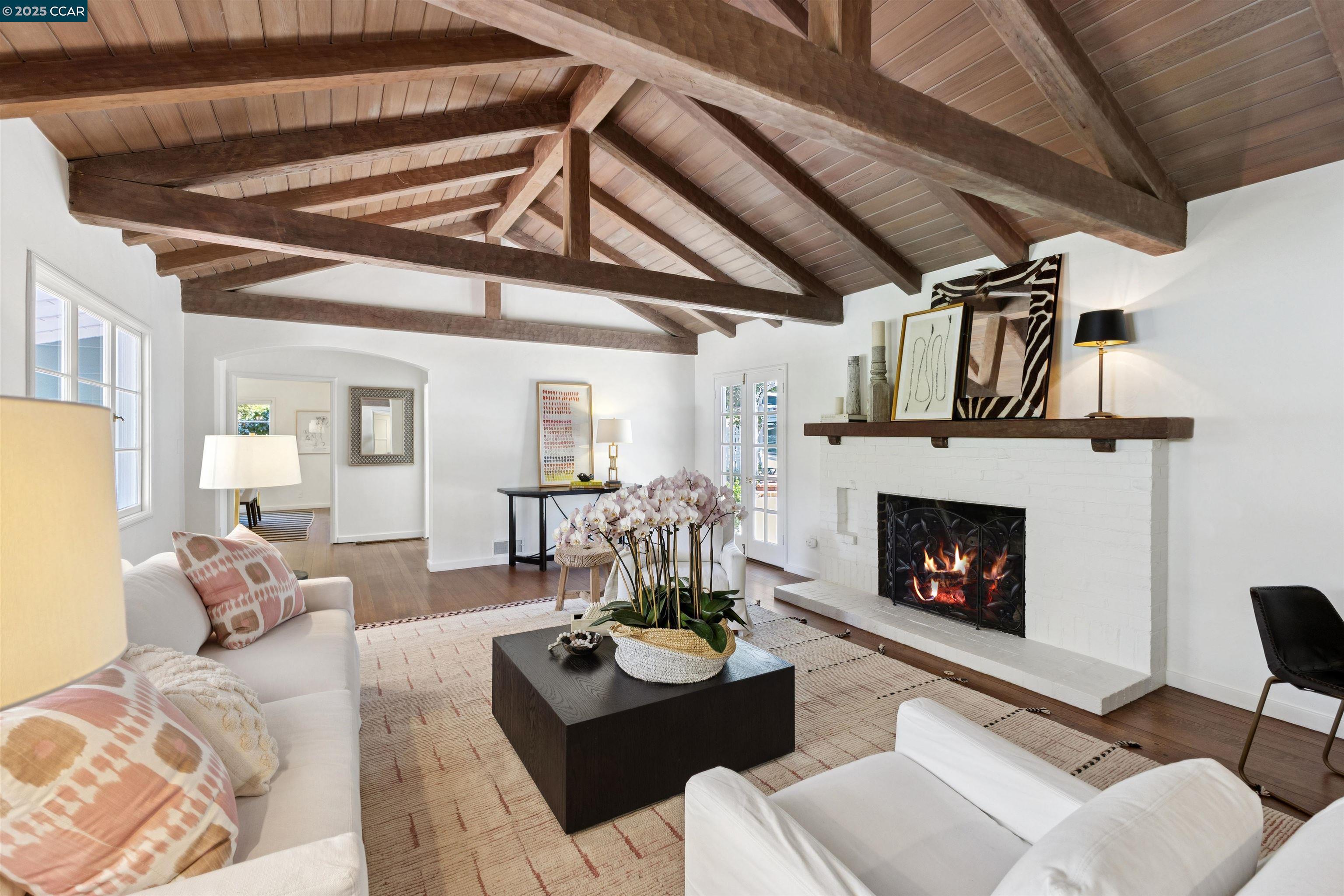 Detail Gallery Image 11 of 46 For 4 El Verano, Orinda,  CA 94563 - 4 Beds | 2/1 Baths