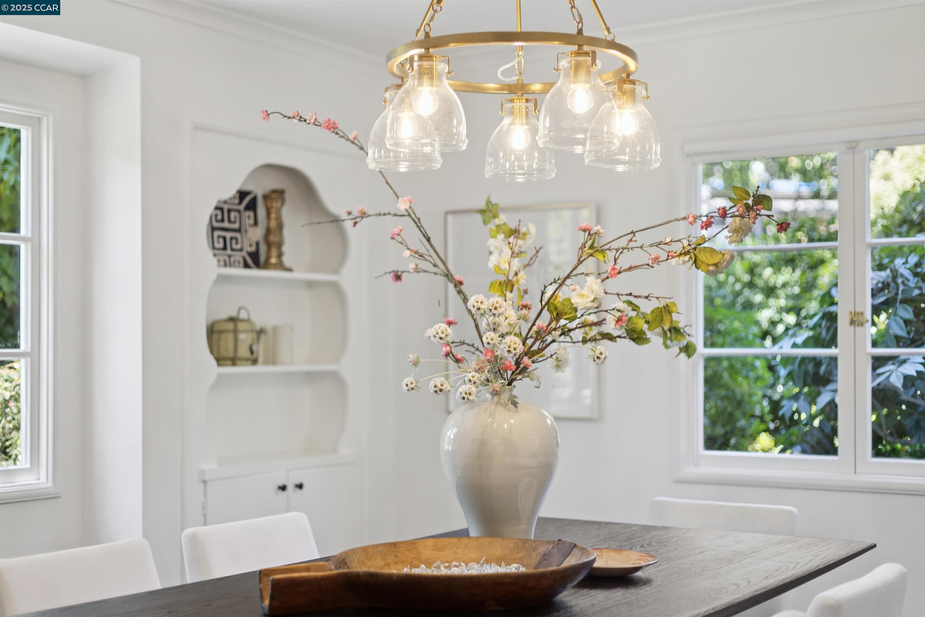 Detail Gallery Image 13 of 46 For 4 El Verano, Orinda,  CA 94563 - 4 Beds | 2/1 Baths