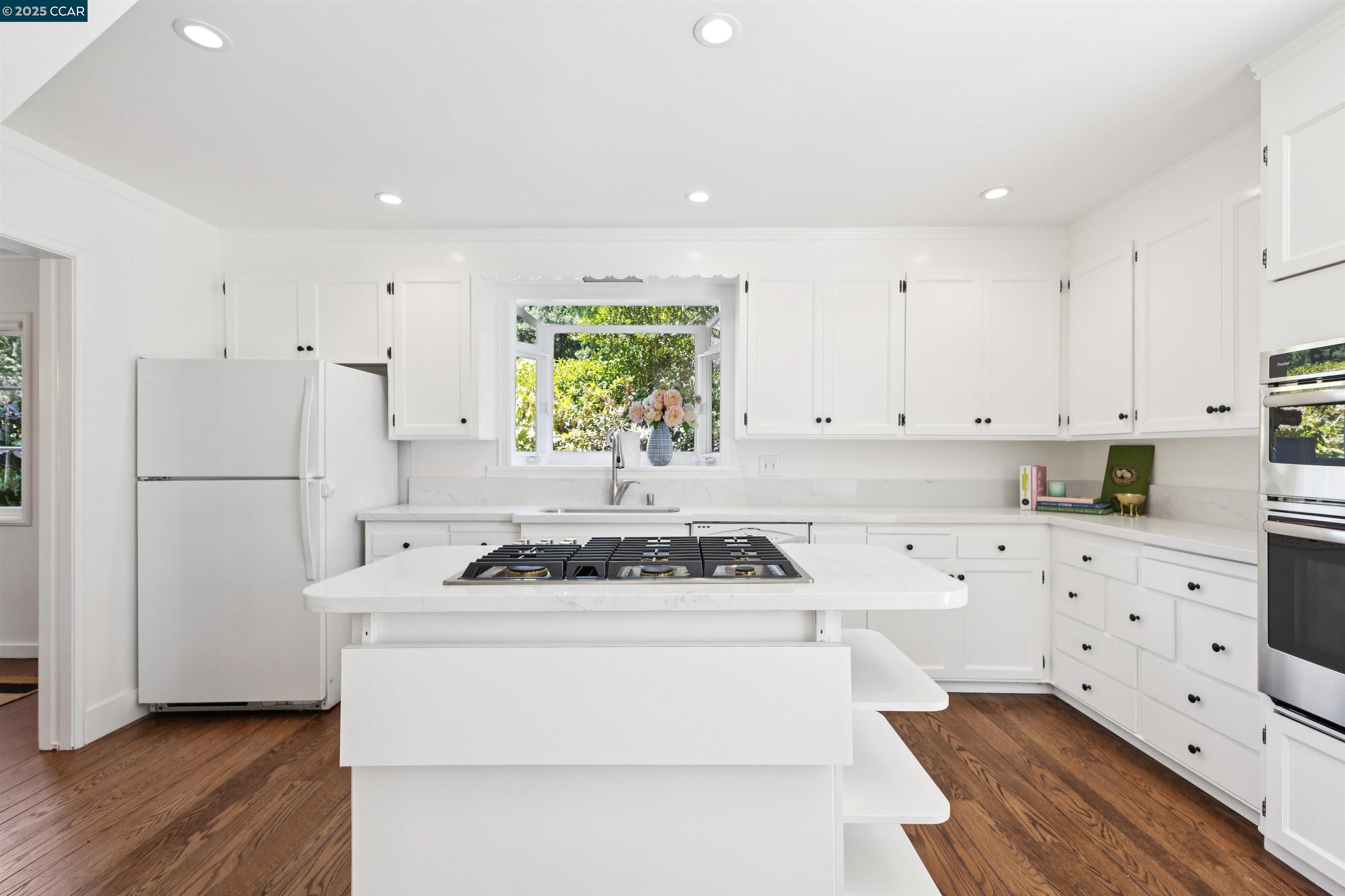 Detail Gallery Image 16 of 46 For 4 El Verano, Orinda,  CA 94563 - 4 Beds | 2/1 Baths