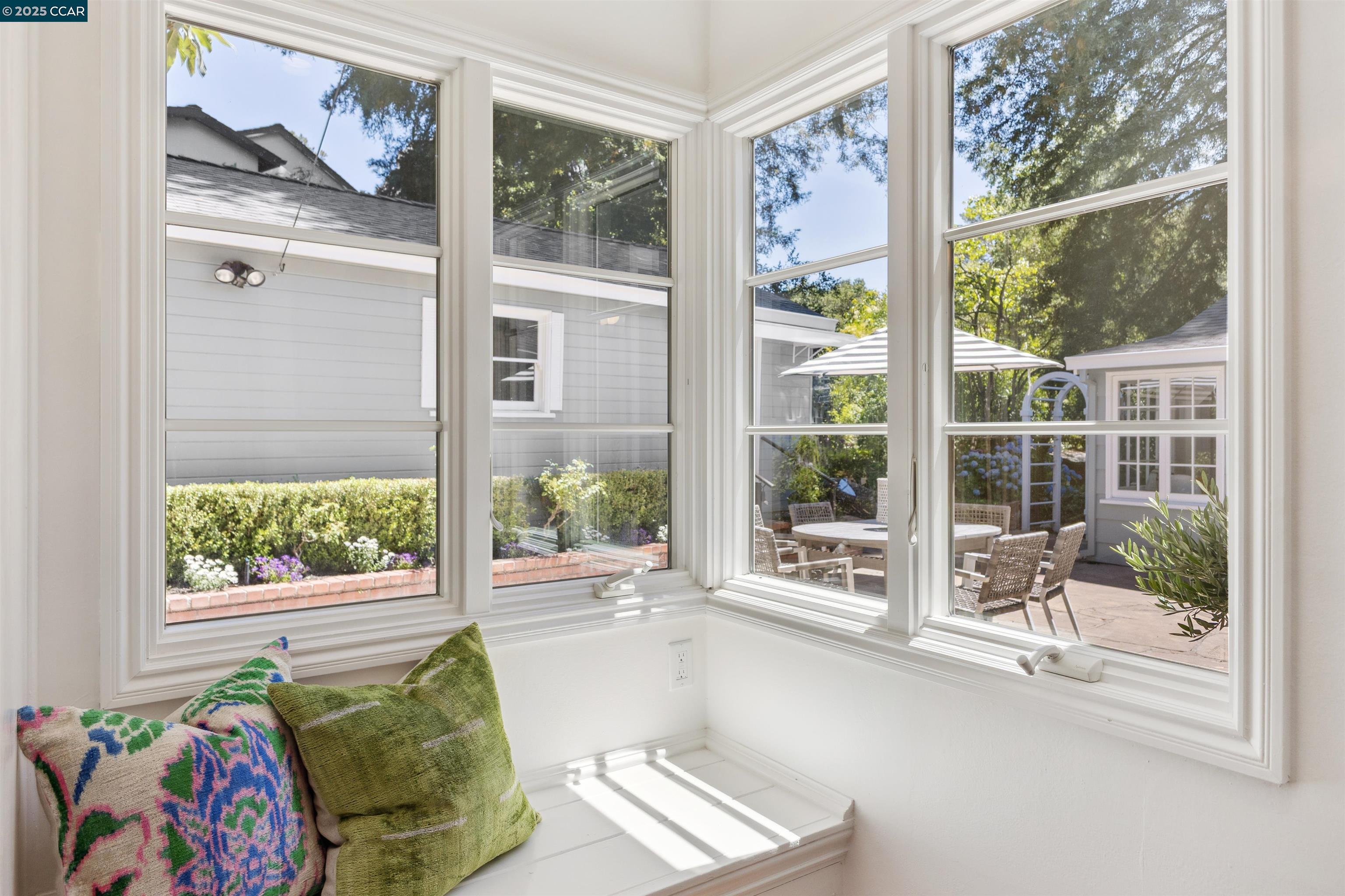Detail Gallery Image 17 of 46 For 4 El Verano, Orinda,  CA 94563 - 4 Beds | 2/1 Baths
